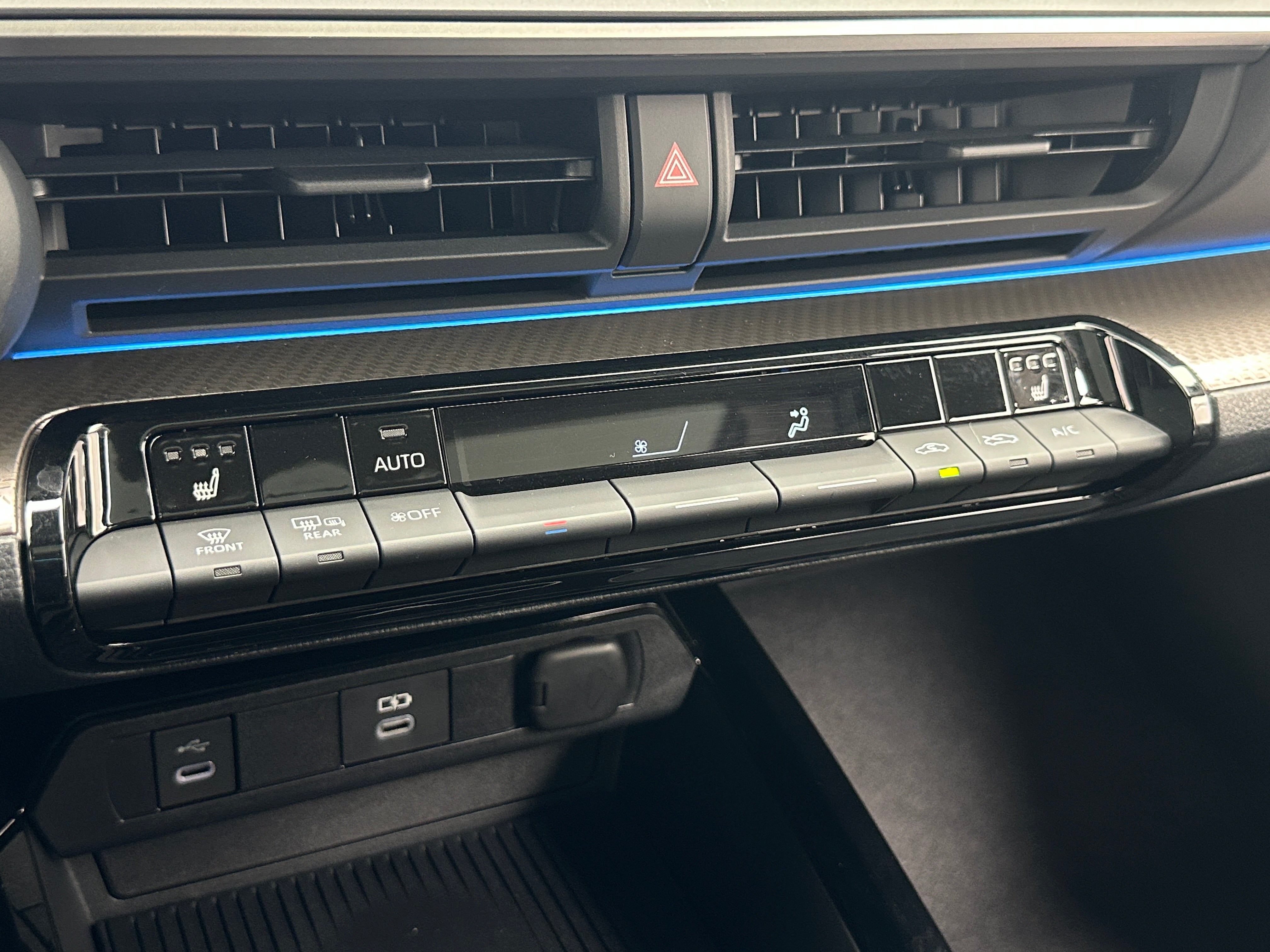 2024 Toyota Prius XLE 4