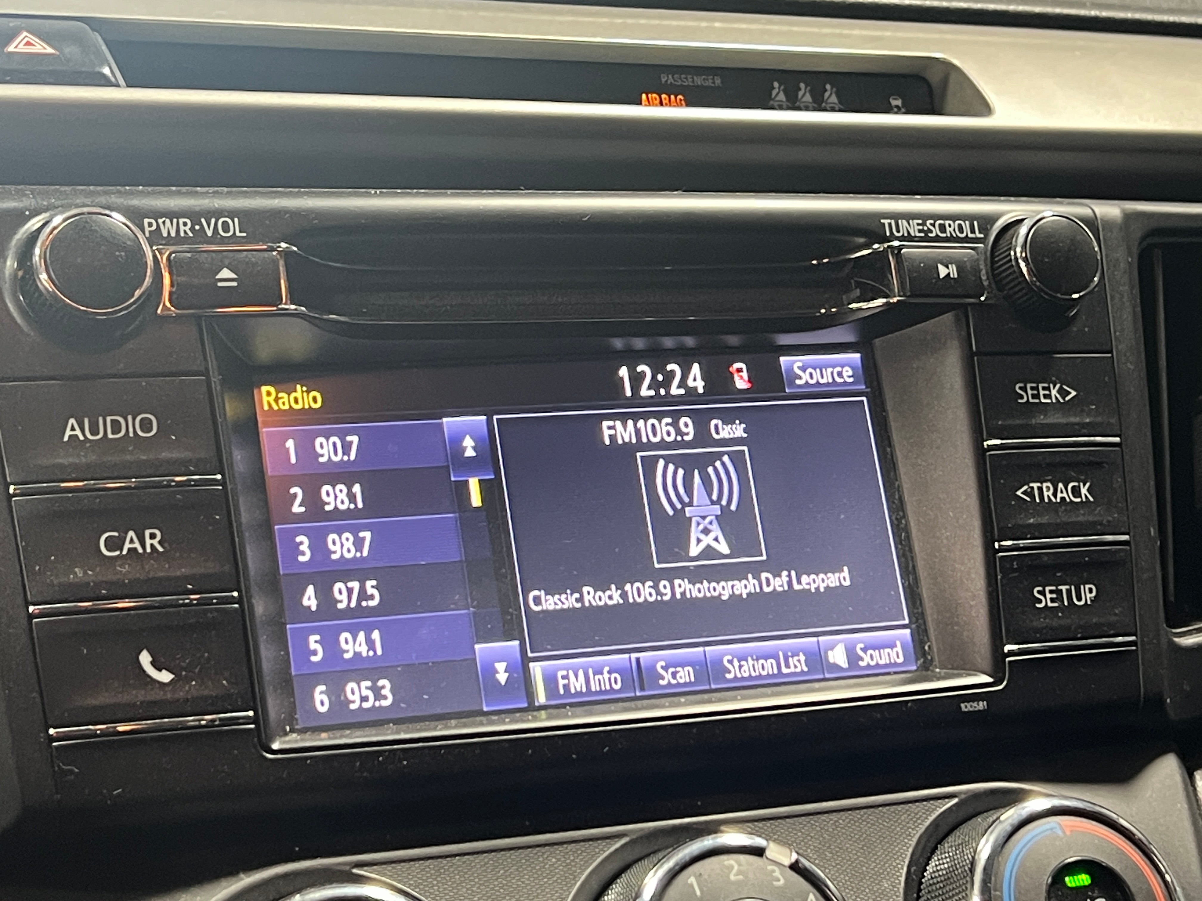 2018 Toyota RAV4 LE 4
