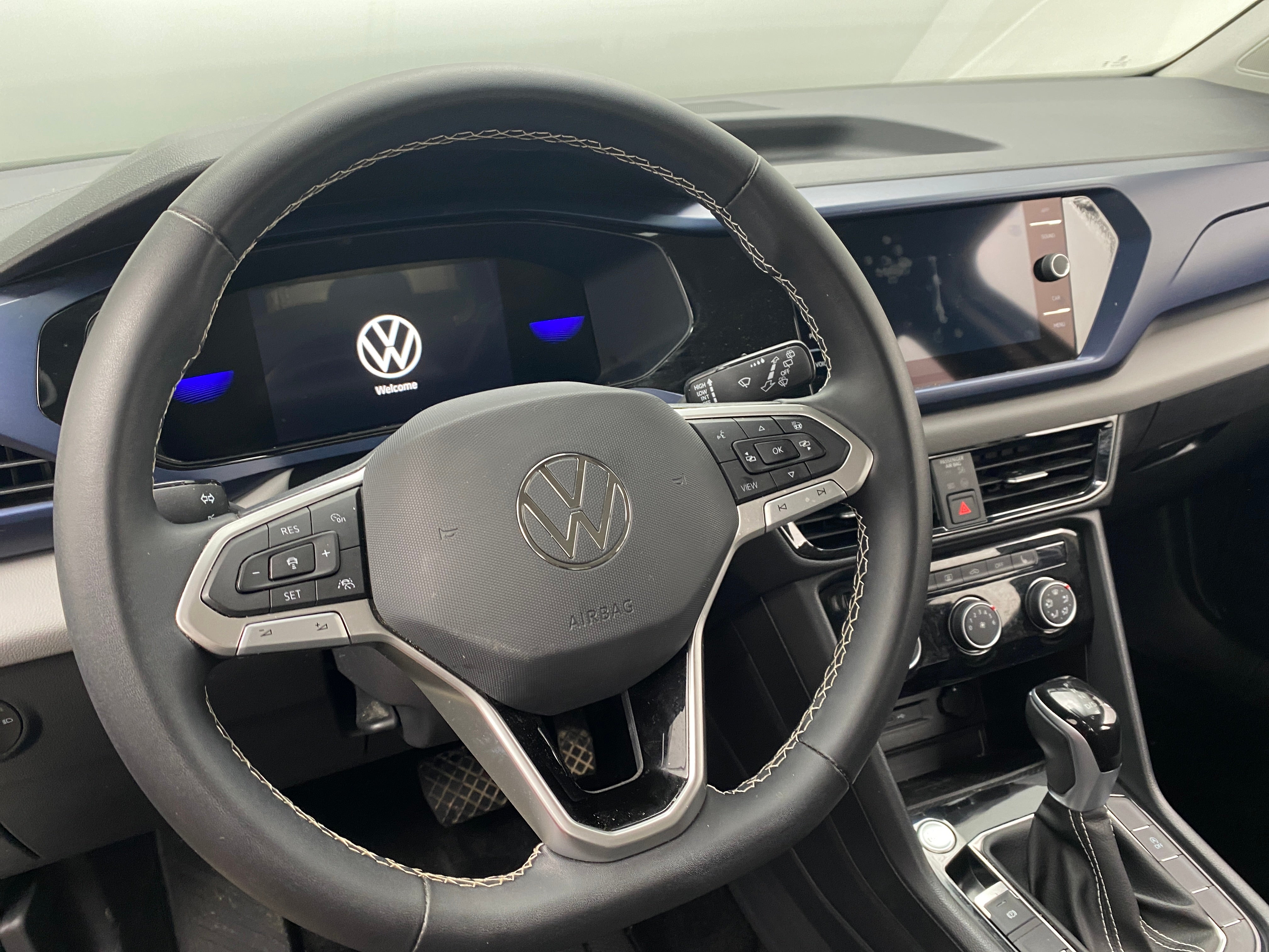 2023 Volkswagen Taos SE 4