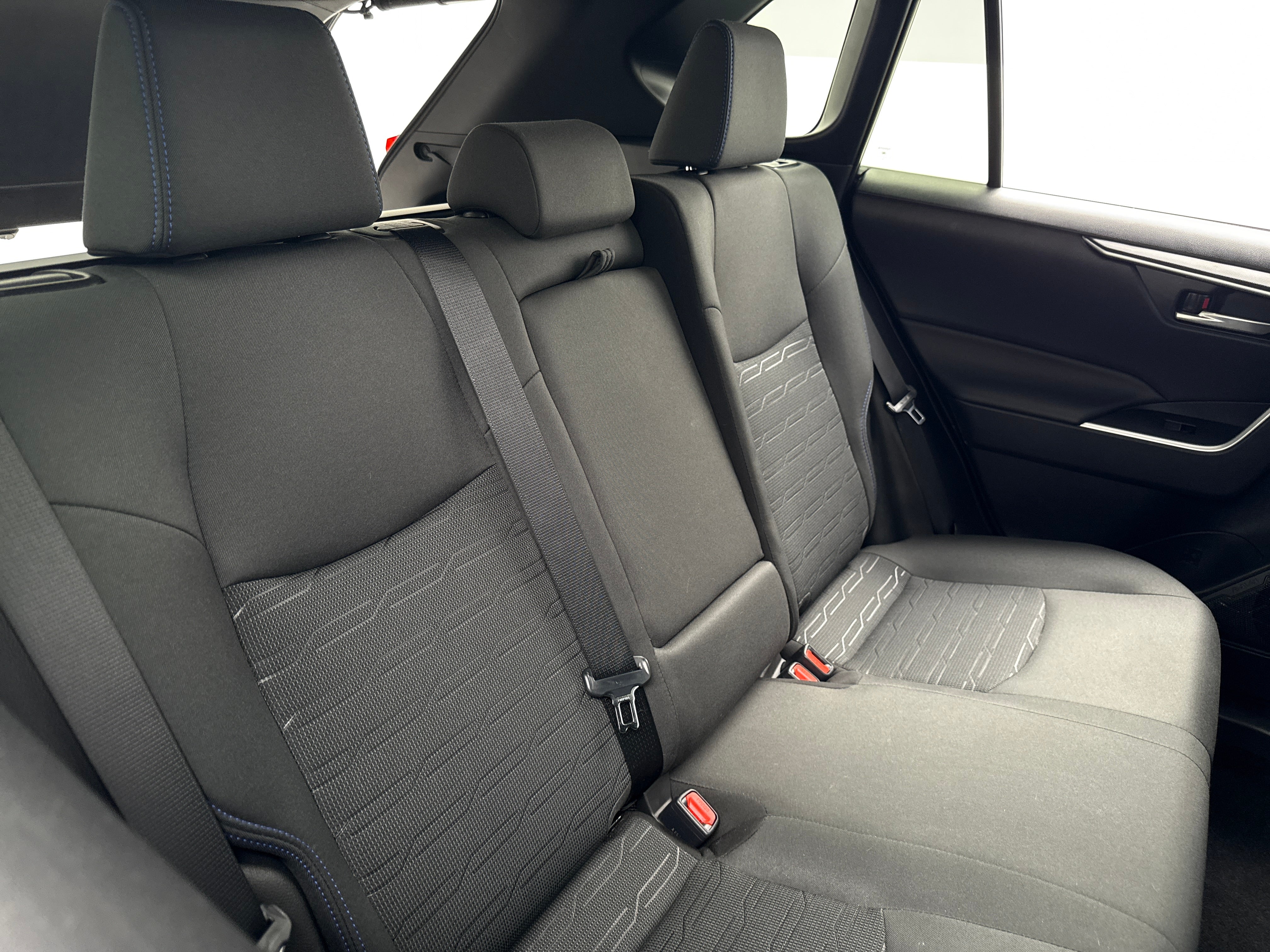 2023 Toyota RAV4 SE 6