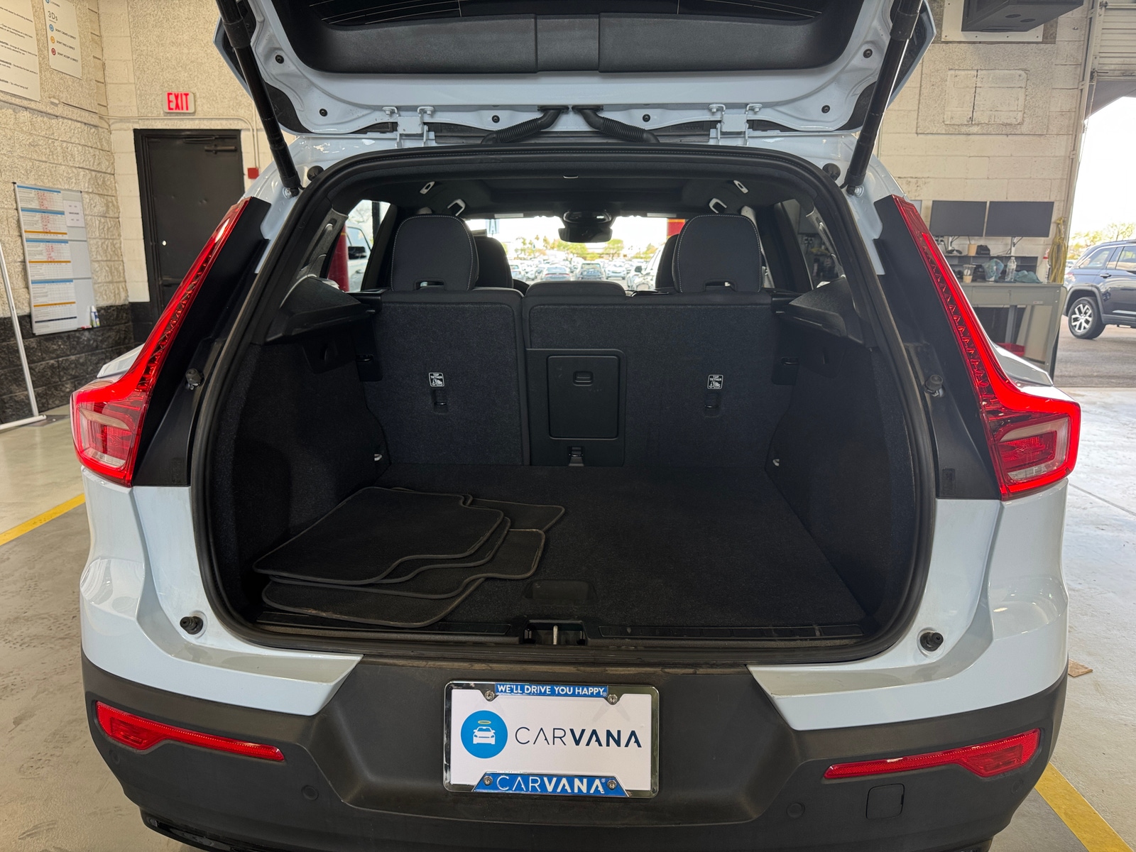 Thumbnail: 2024 Volvo XC40 - 7