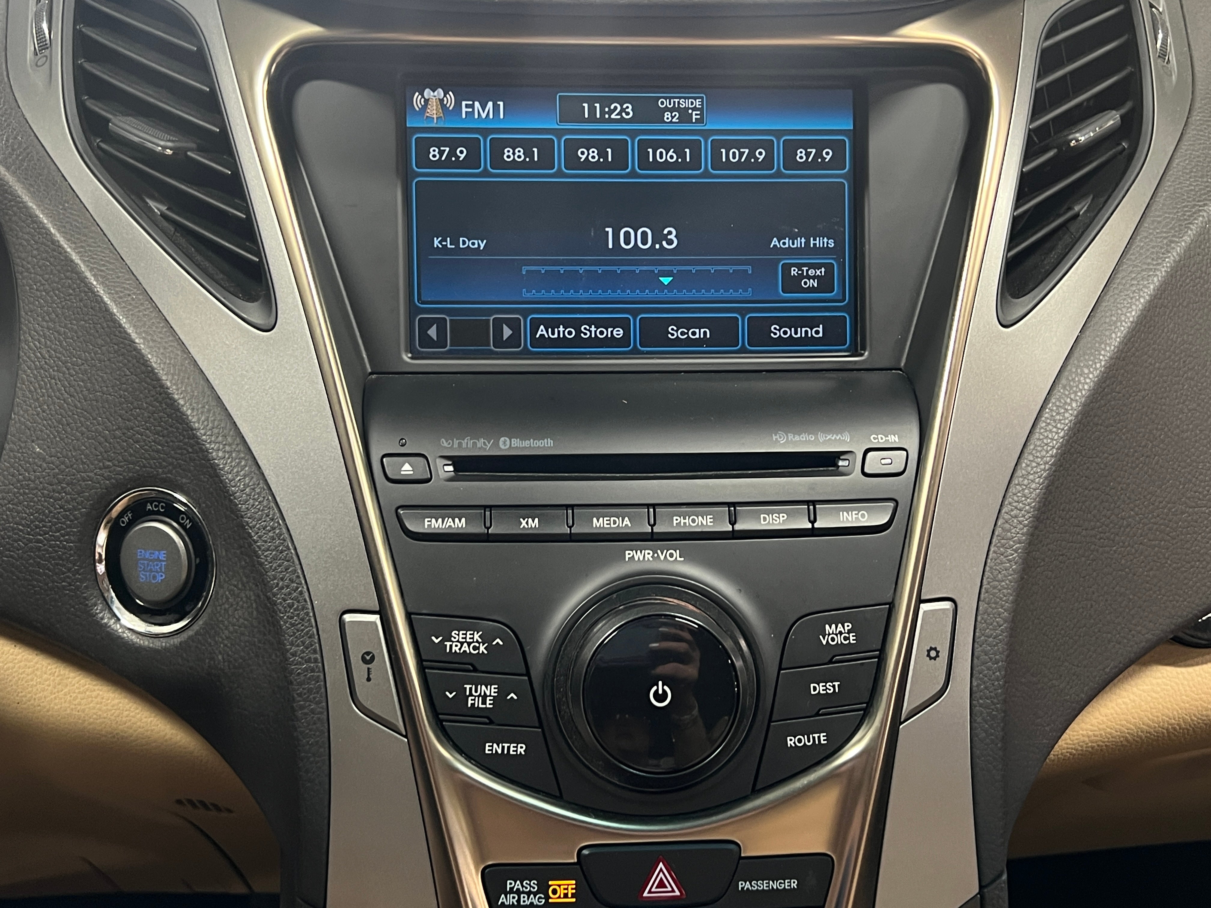 2012 Hyundai Azera Base 3