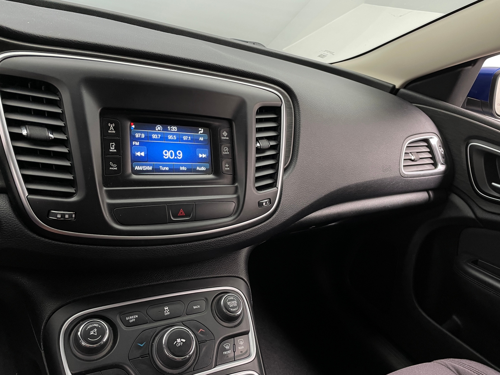 Thumbnail: 2015 Chrysler 200 - 4