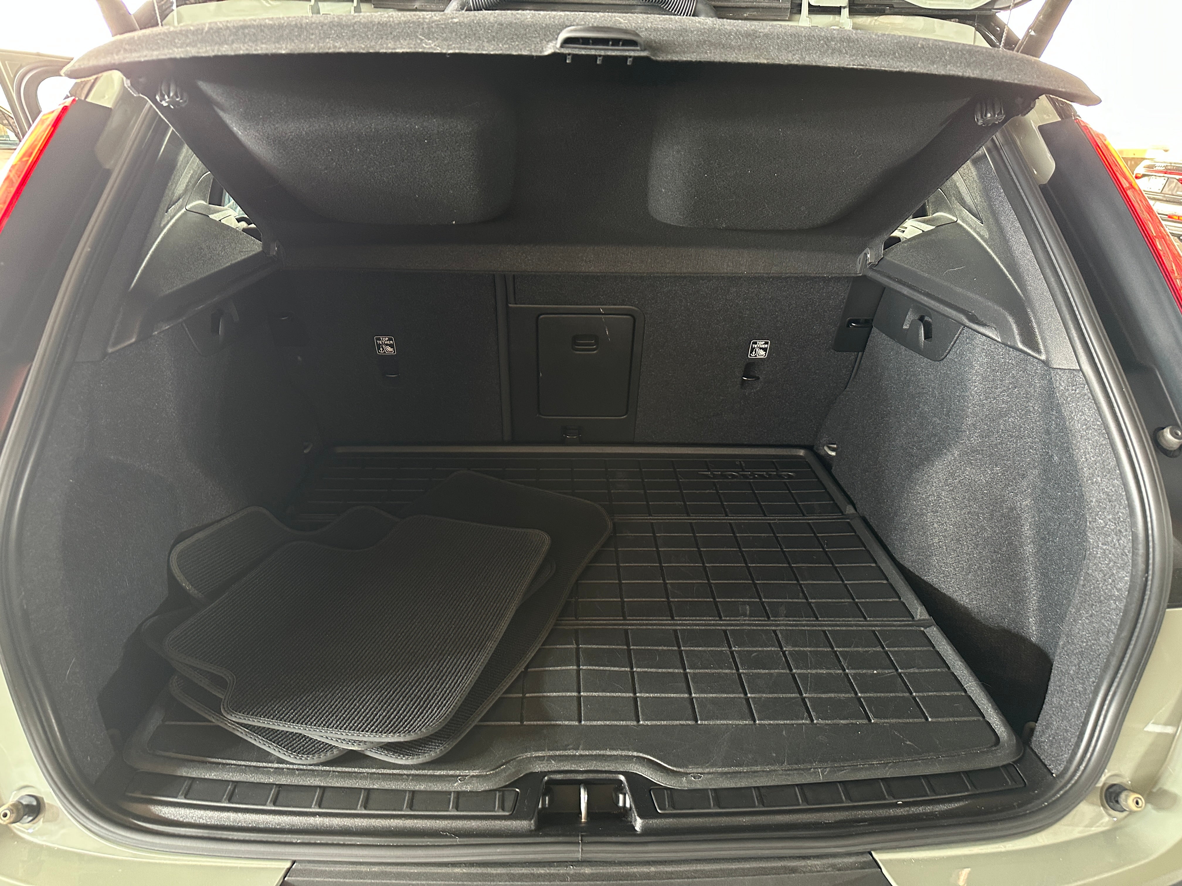 2021 Volvo XC40 Recharge Core 6