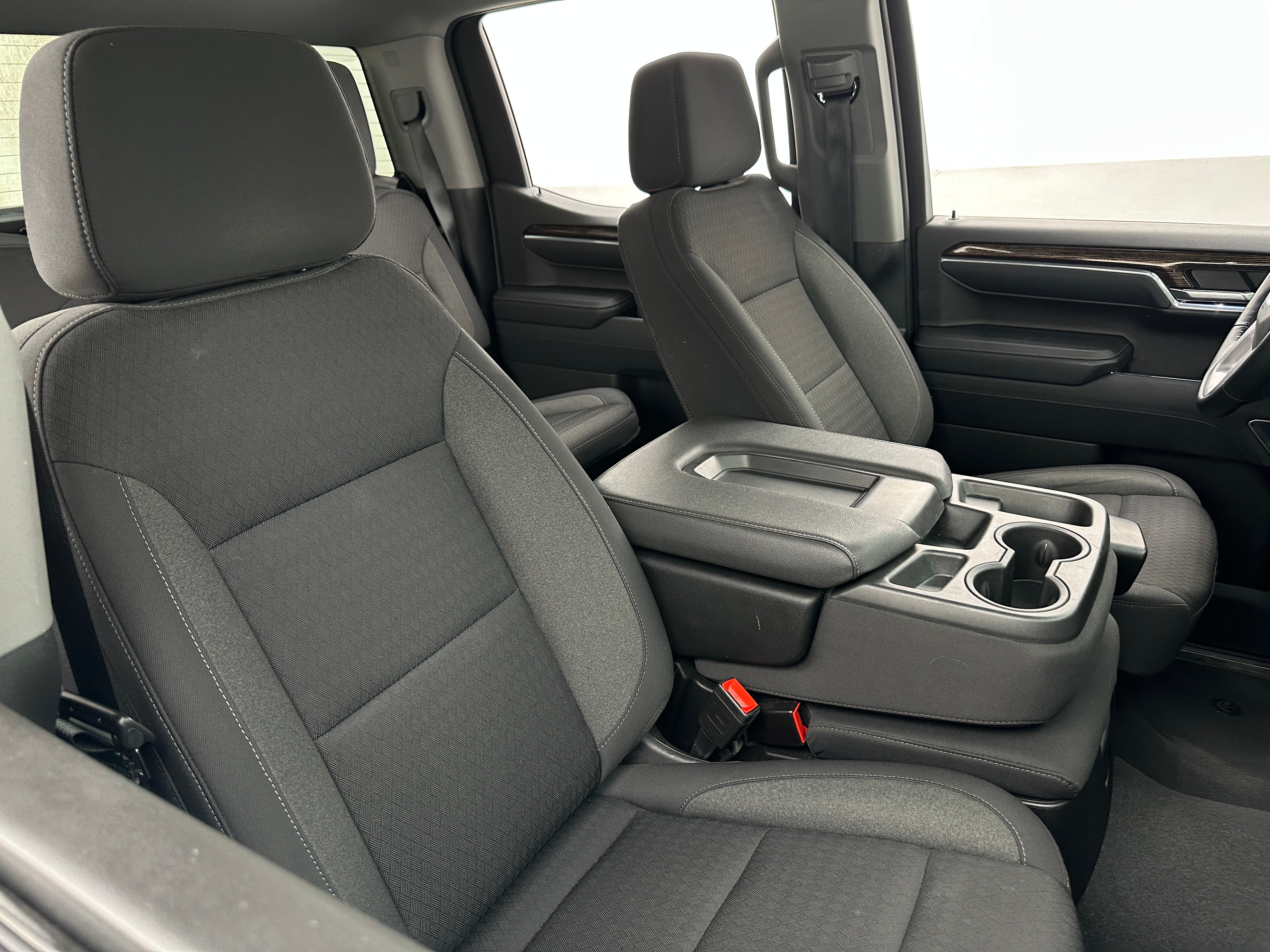2023 GMC Sierra 1500 SLE 2
