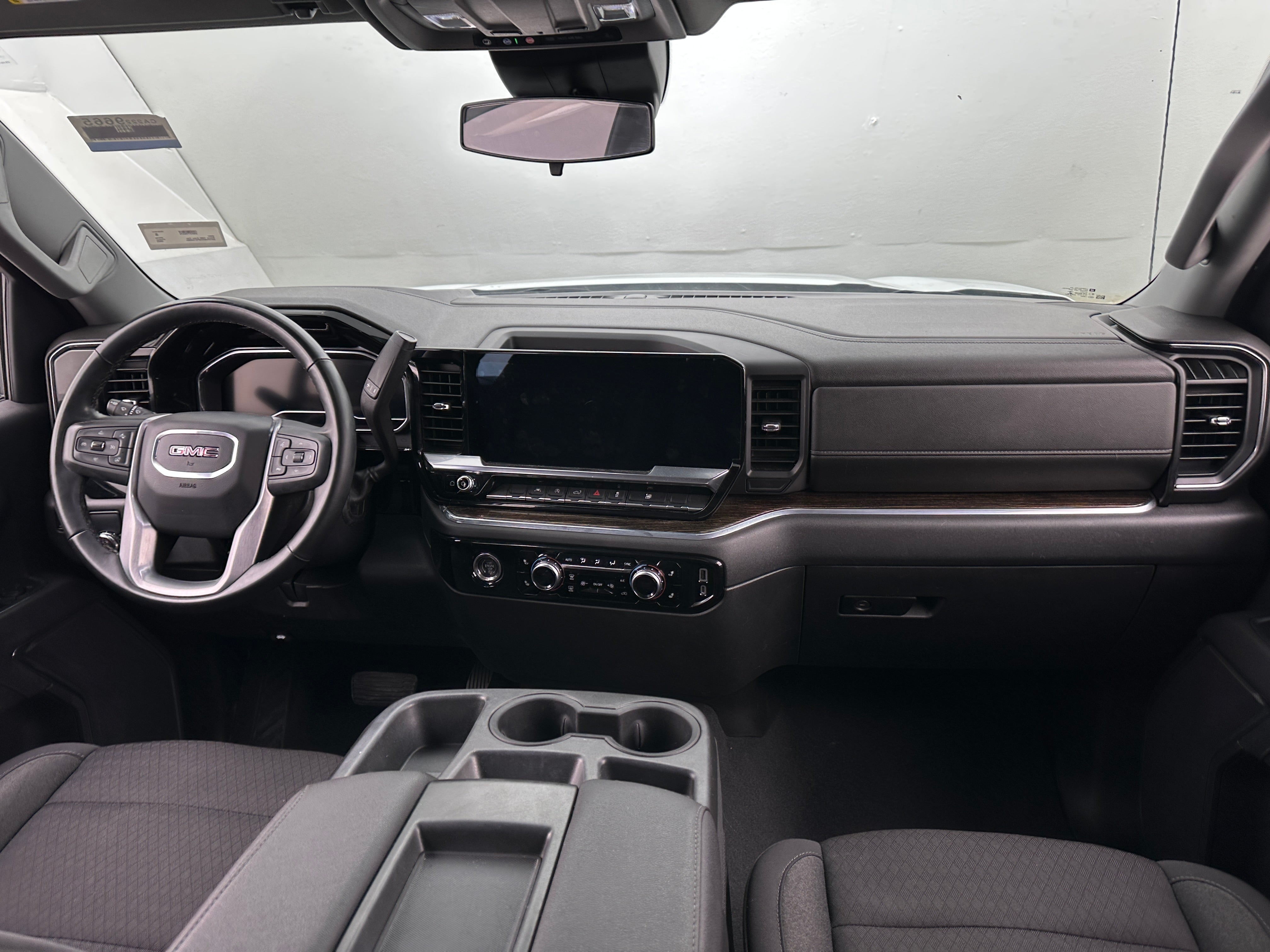 2023 GMC Sierra 1500 SLE 3