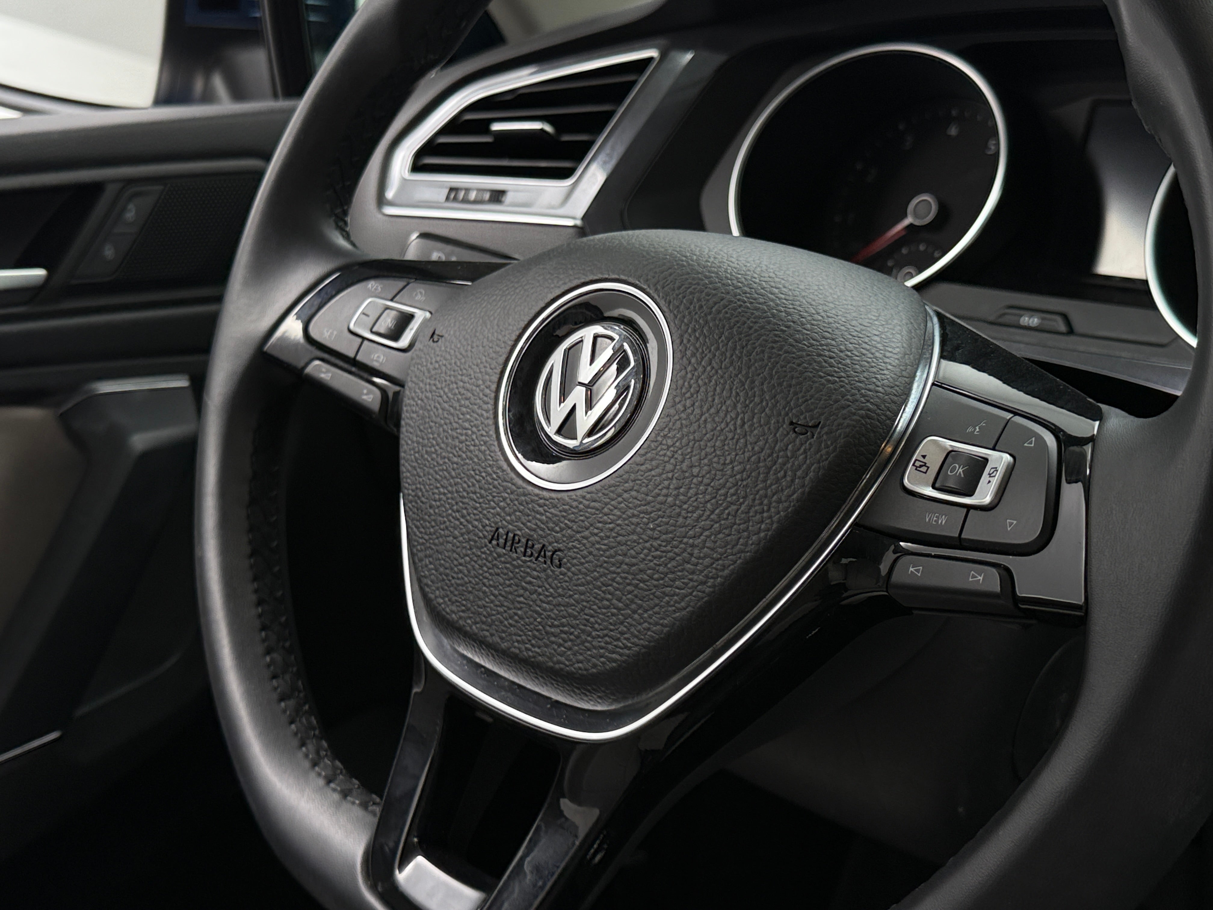 2020 Volkswagen Tiguan SE 4