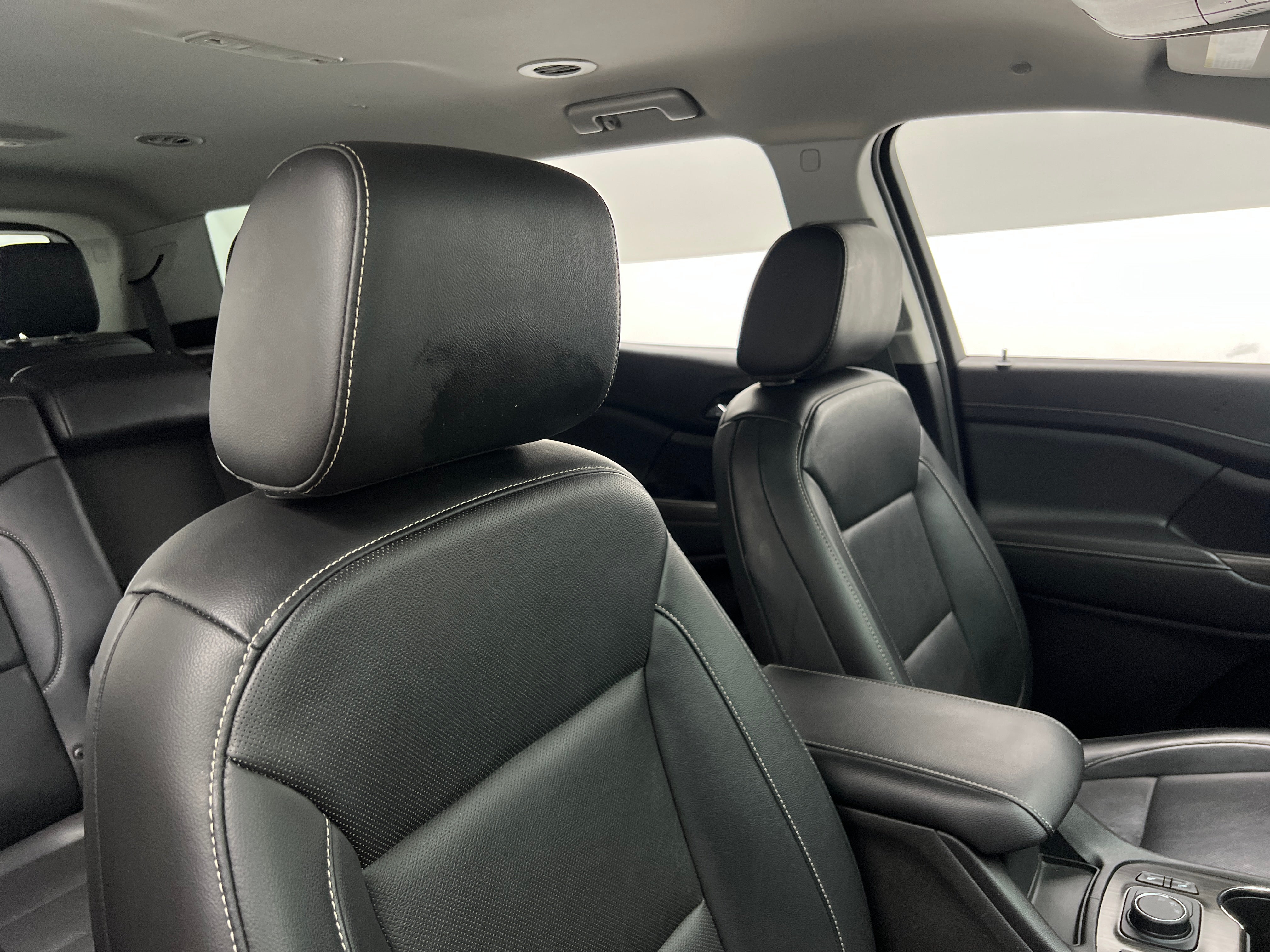 2023 GMC Acadia SLT 2