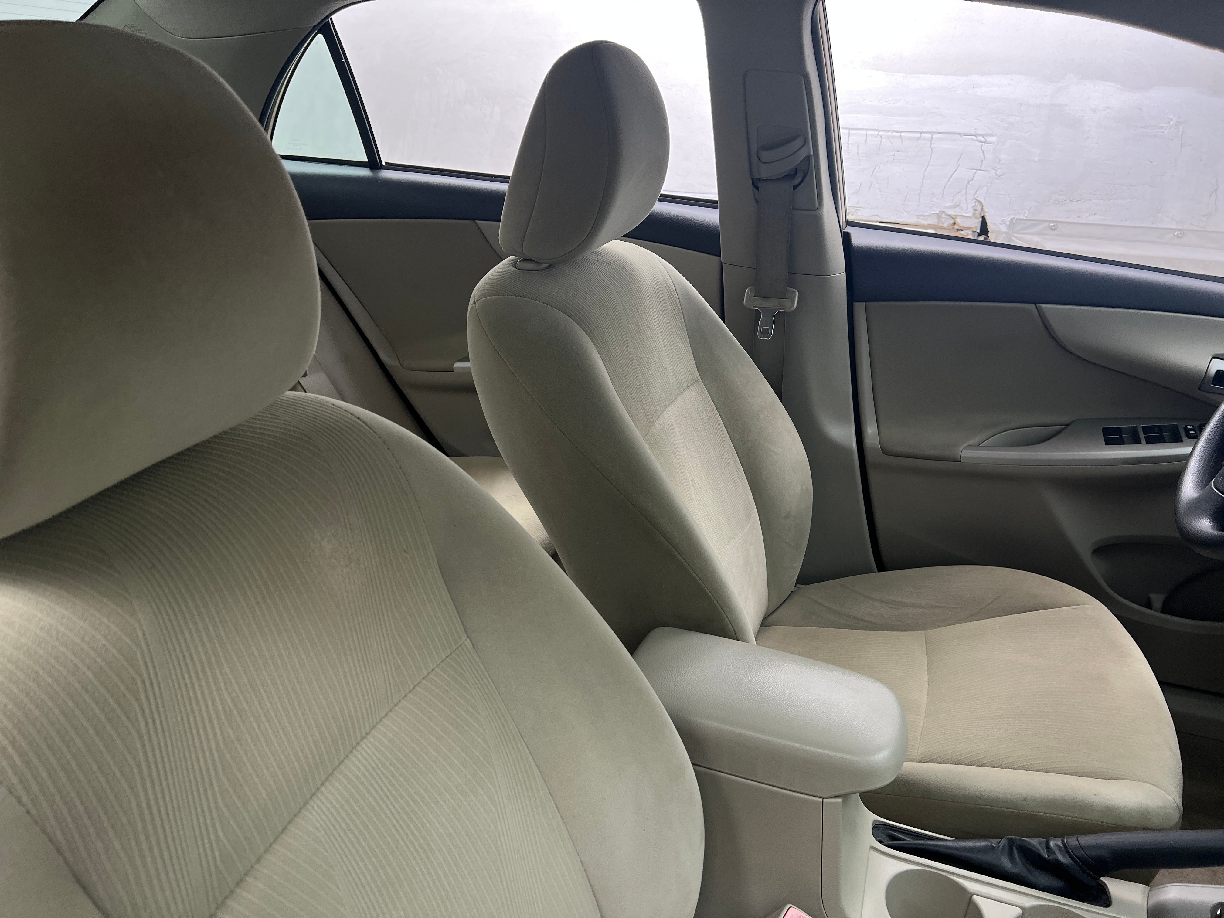 2011 Toyota Corolla LE 2