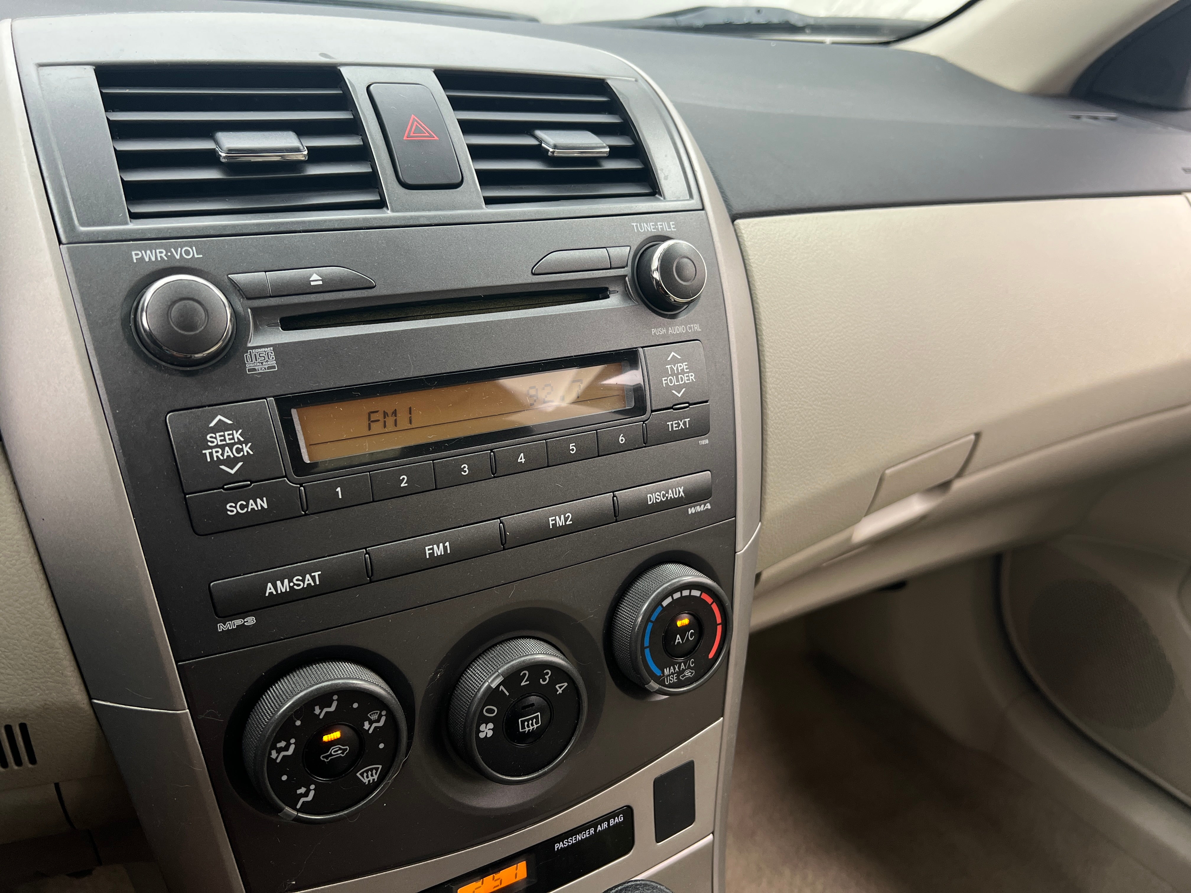 2011 Toyota Corolla LE 4
