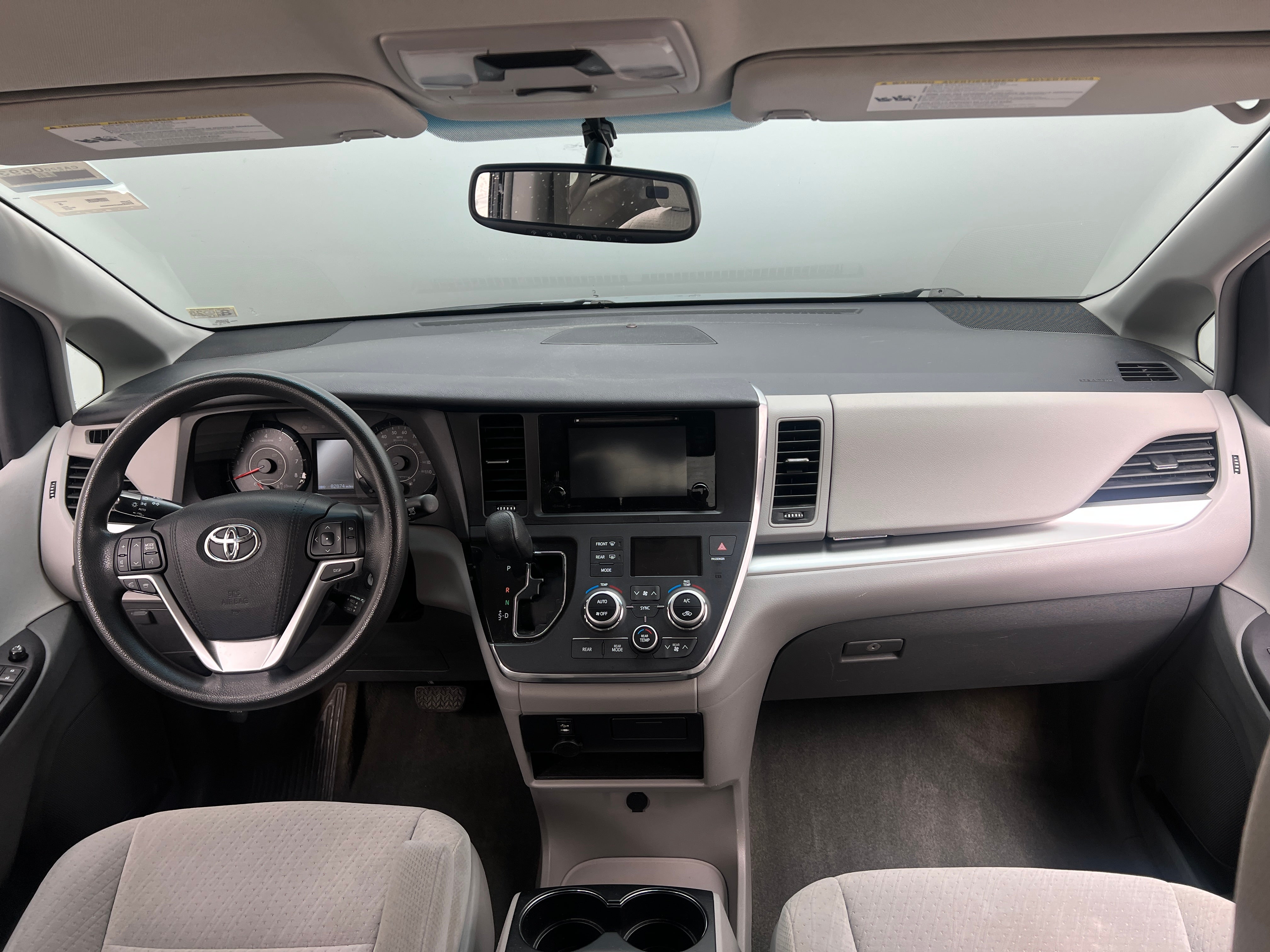 2015 Toyota Sienna LE 3