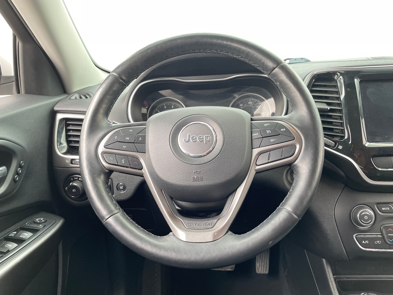 Thumbnail: 2019 Jeep Cherokee - 4