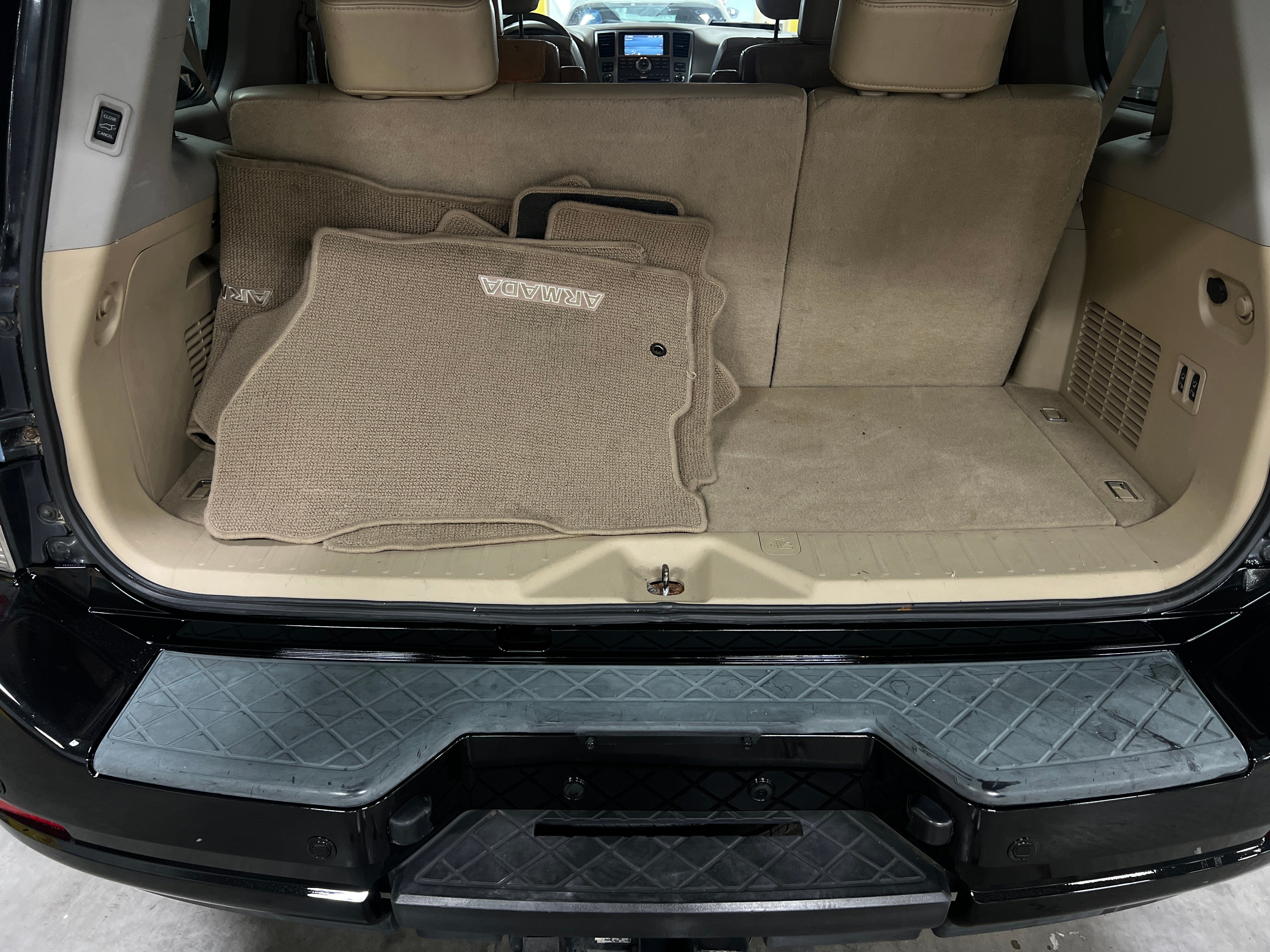 2011 Nissan Armada Platinum Edition 6