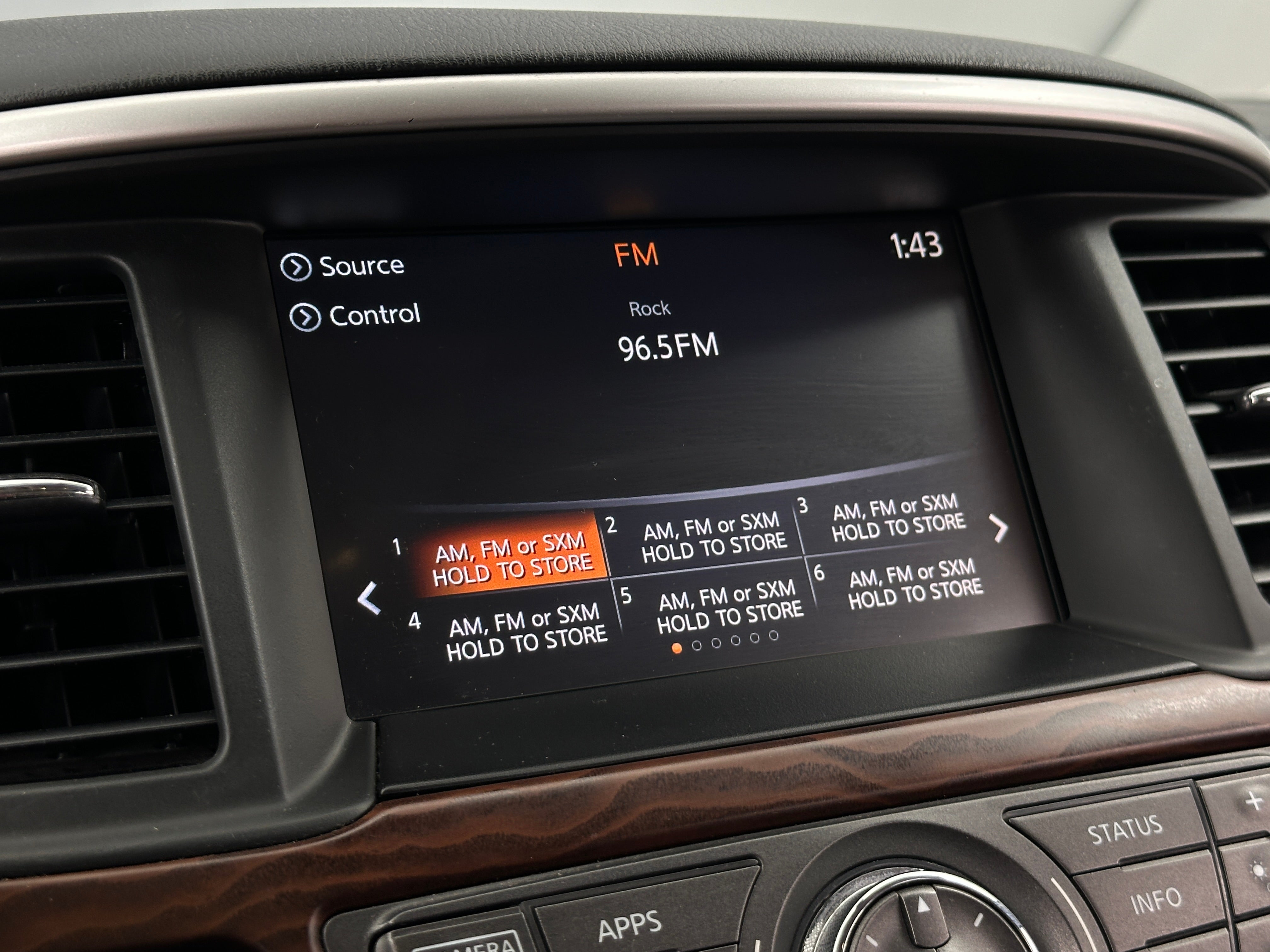 2017 Nissan Pathfinder Platinum 3