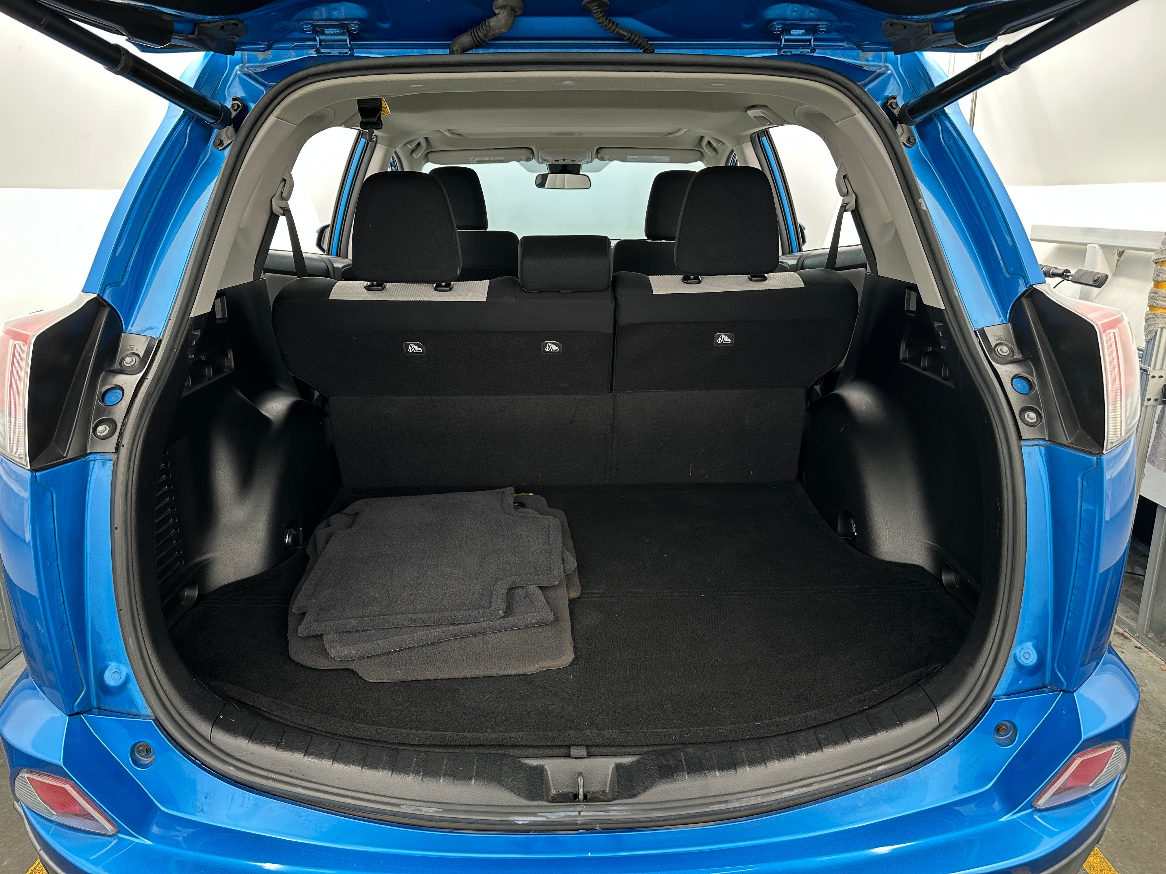 2017 Toyota RAV4 XLE 7