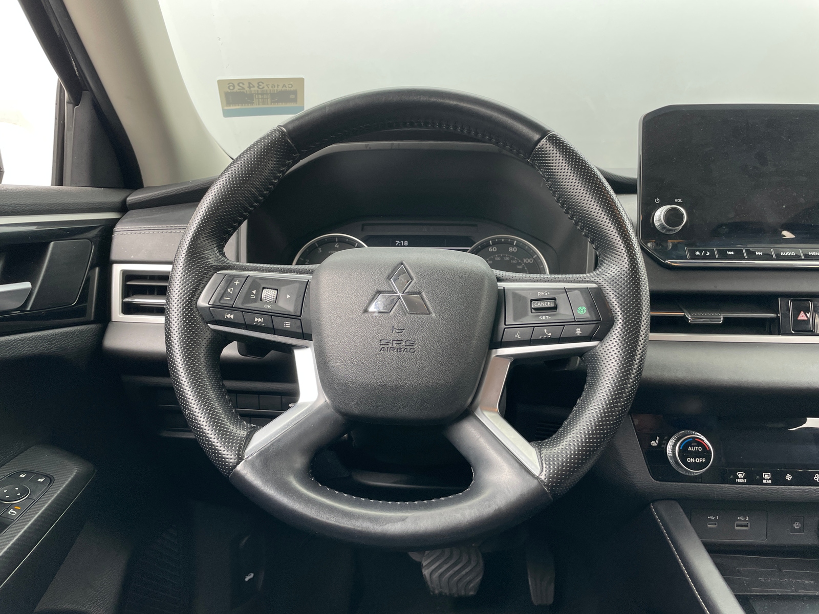 Thumbnail: 2022 Mitsubishi Outlander - 4