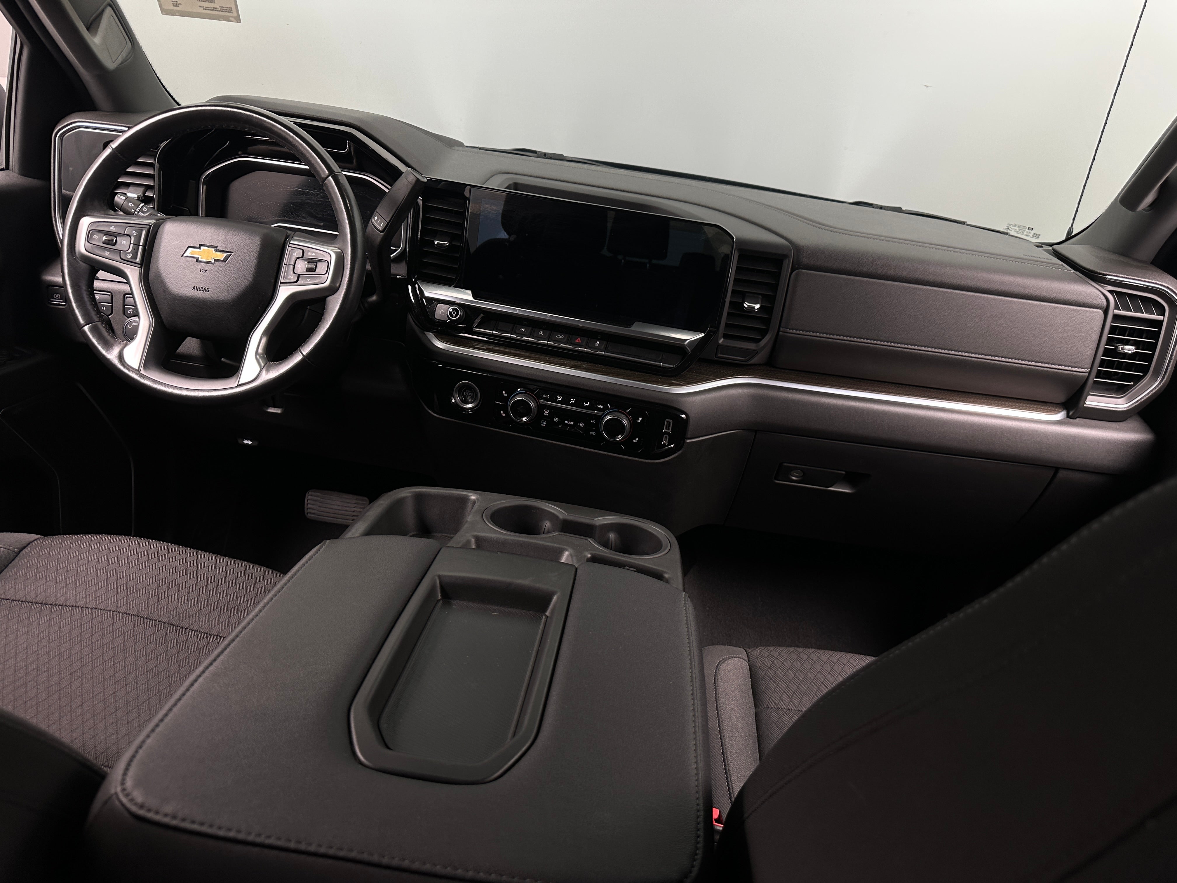 2022 Chevrolet Silverado 1500 LT 3