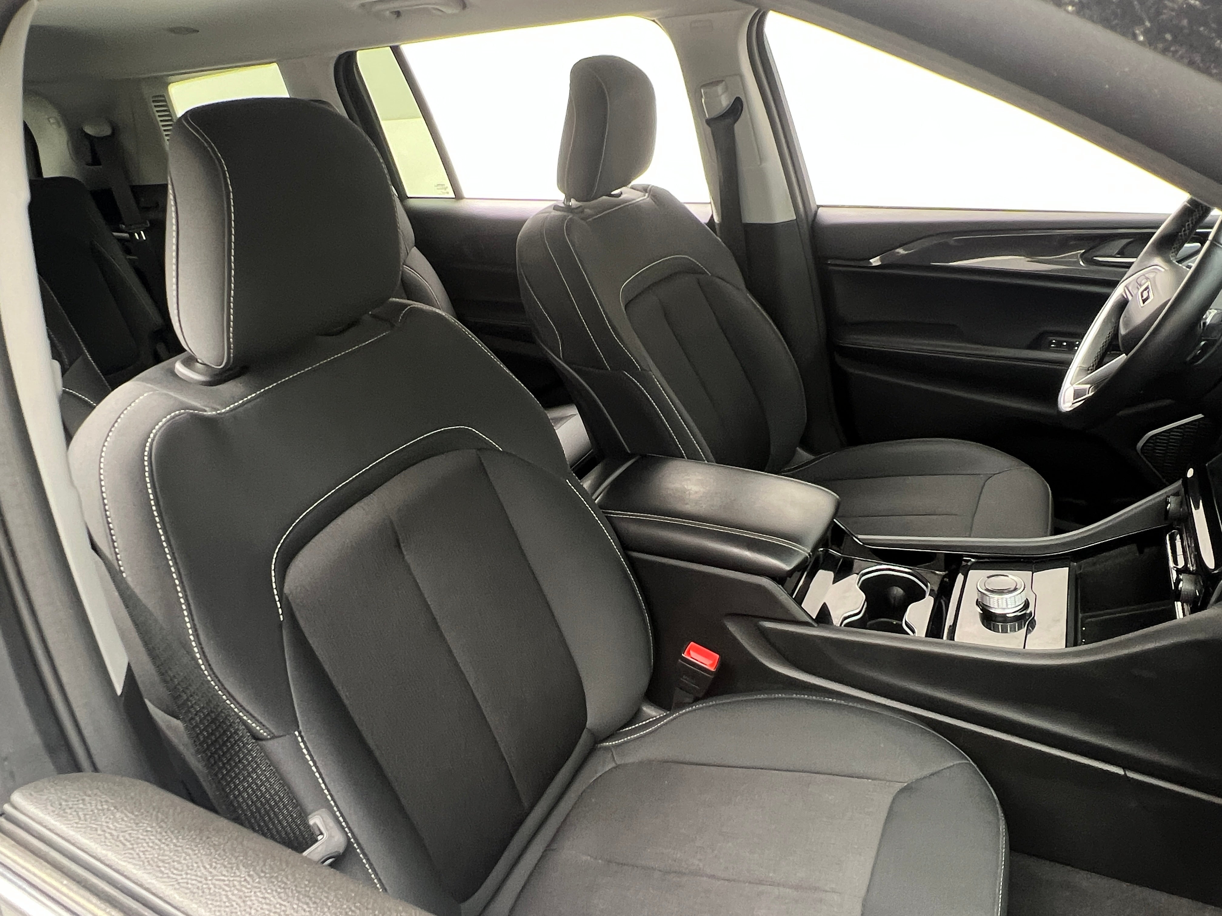 2022 Jeep Grand Cherokee L Laredo 2