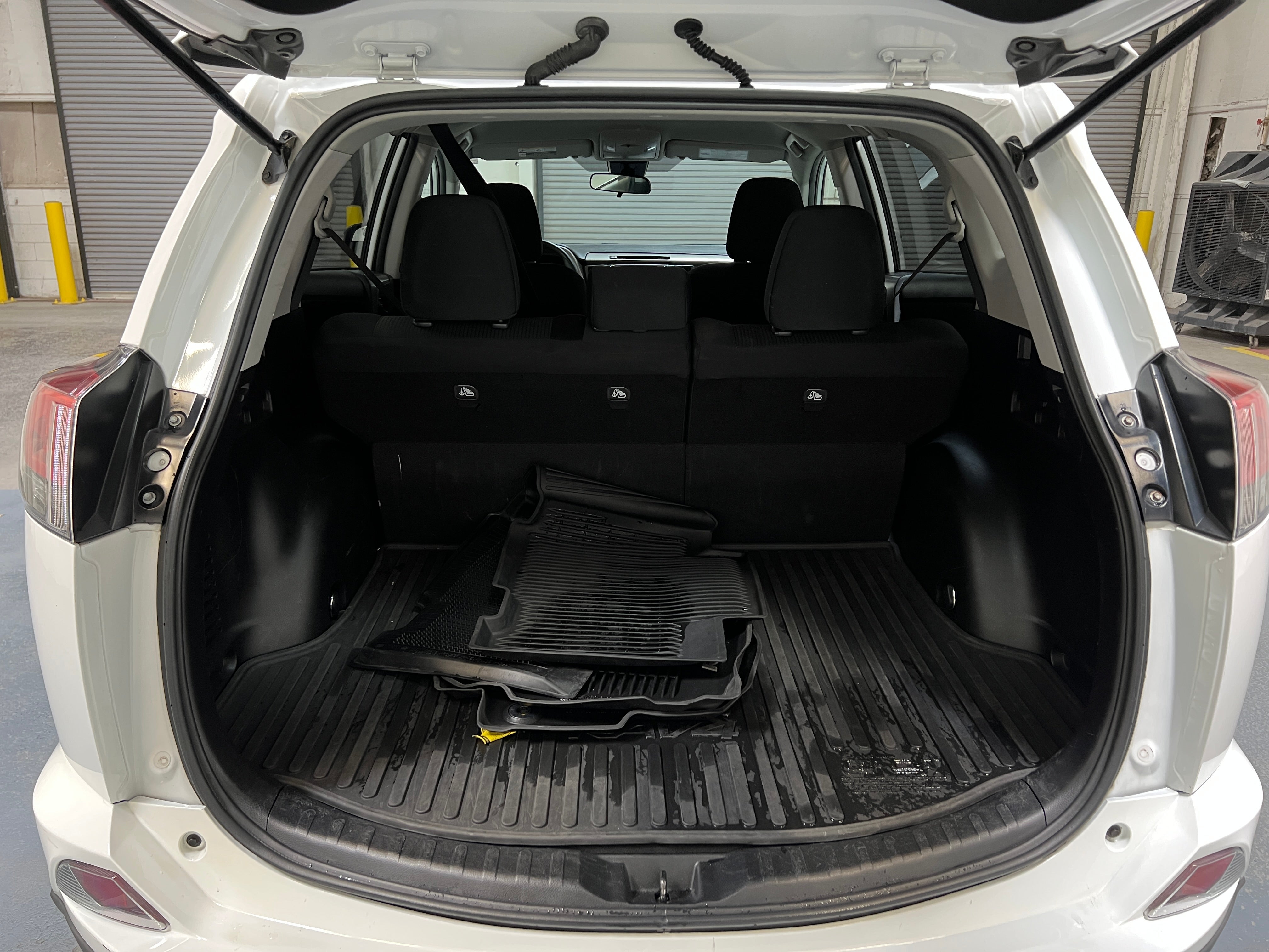 2018 Toyota RAV4 LE 7