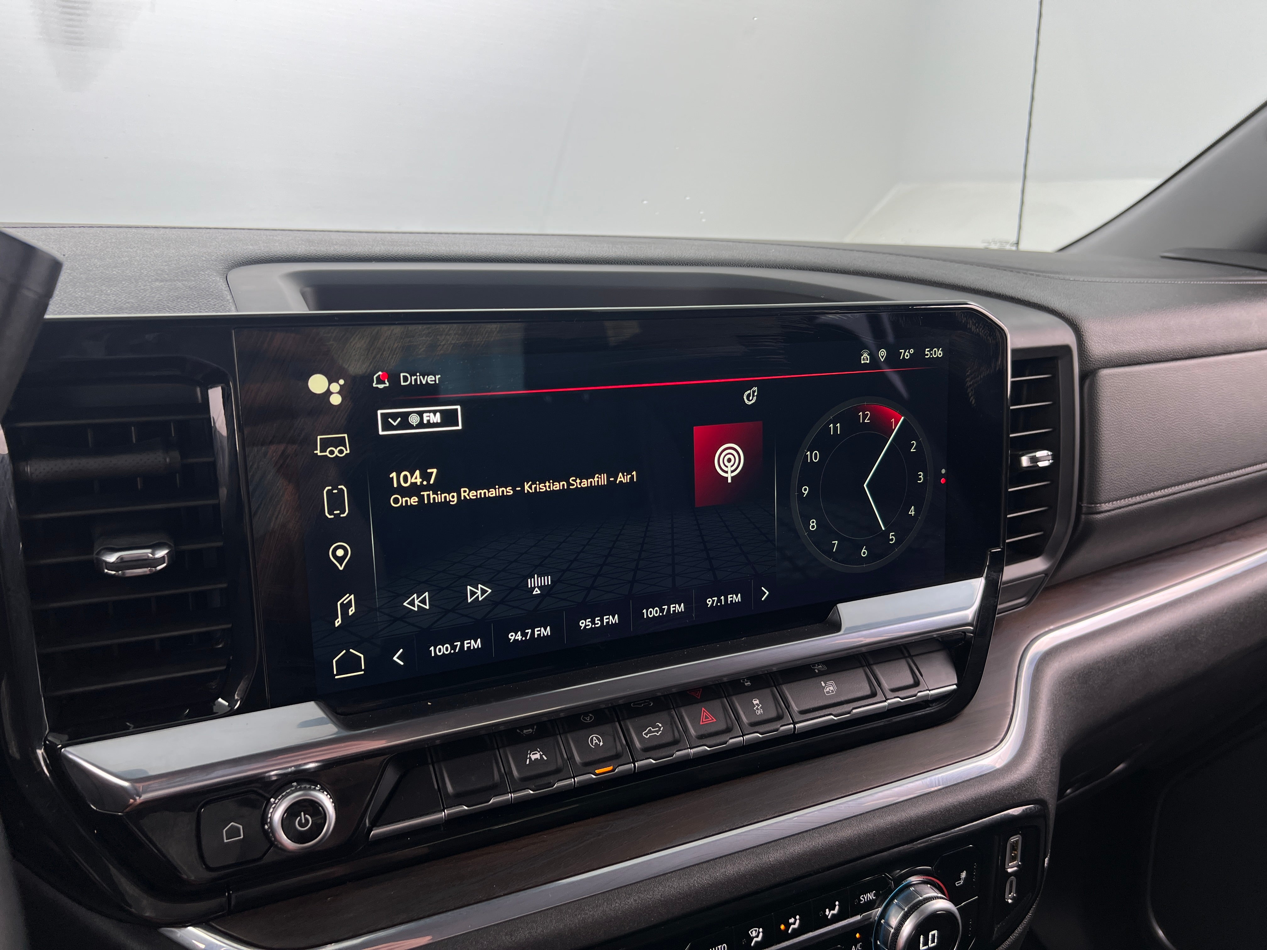 2024 GMC Sierra 1500 SLT 3