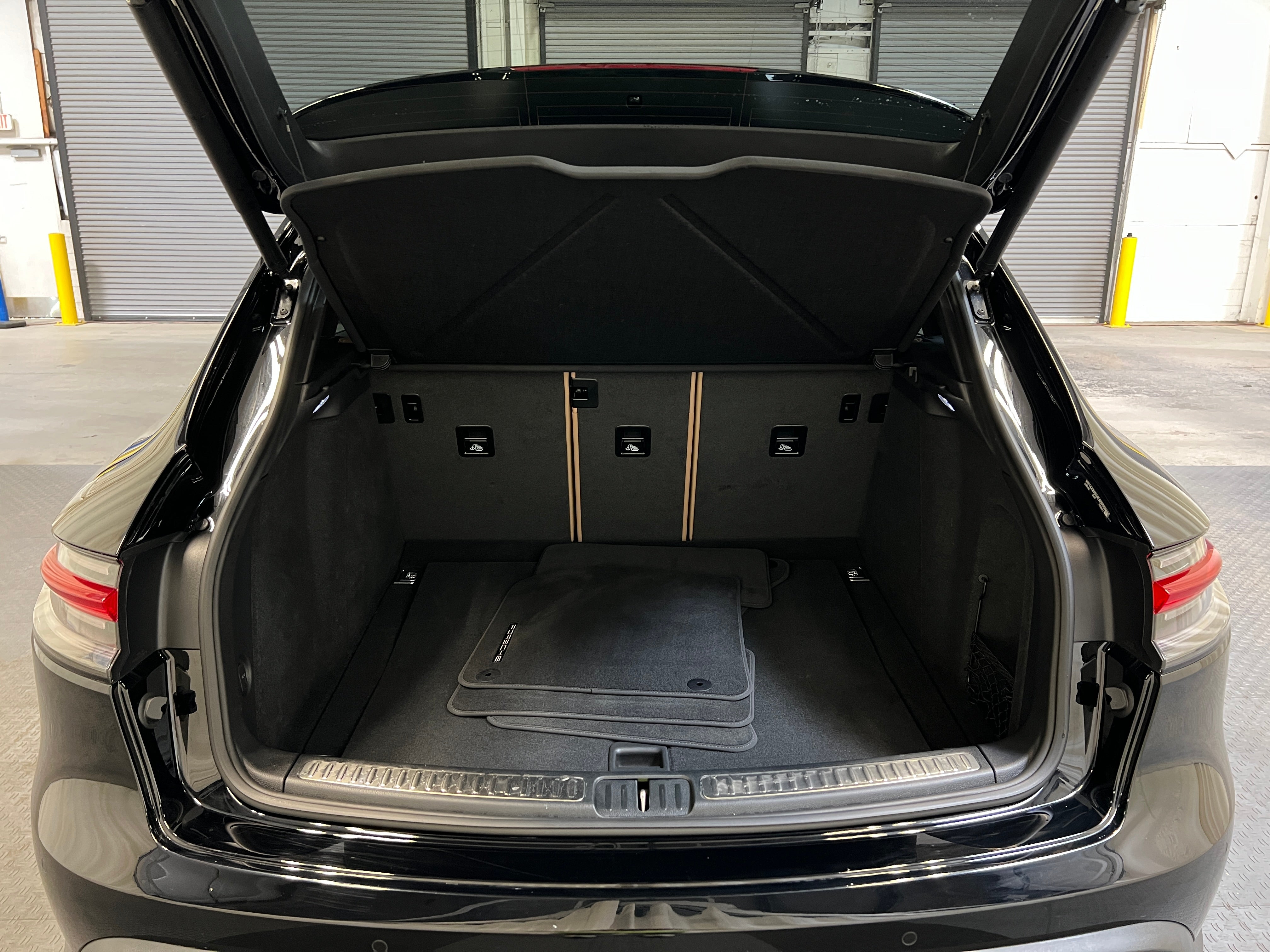 2024 Porsche Macan T 6