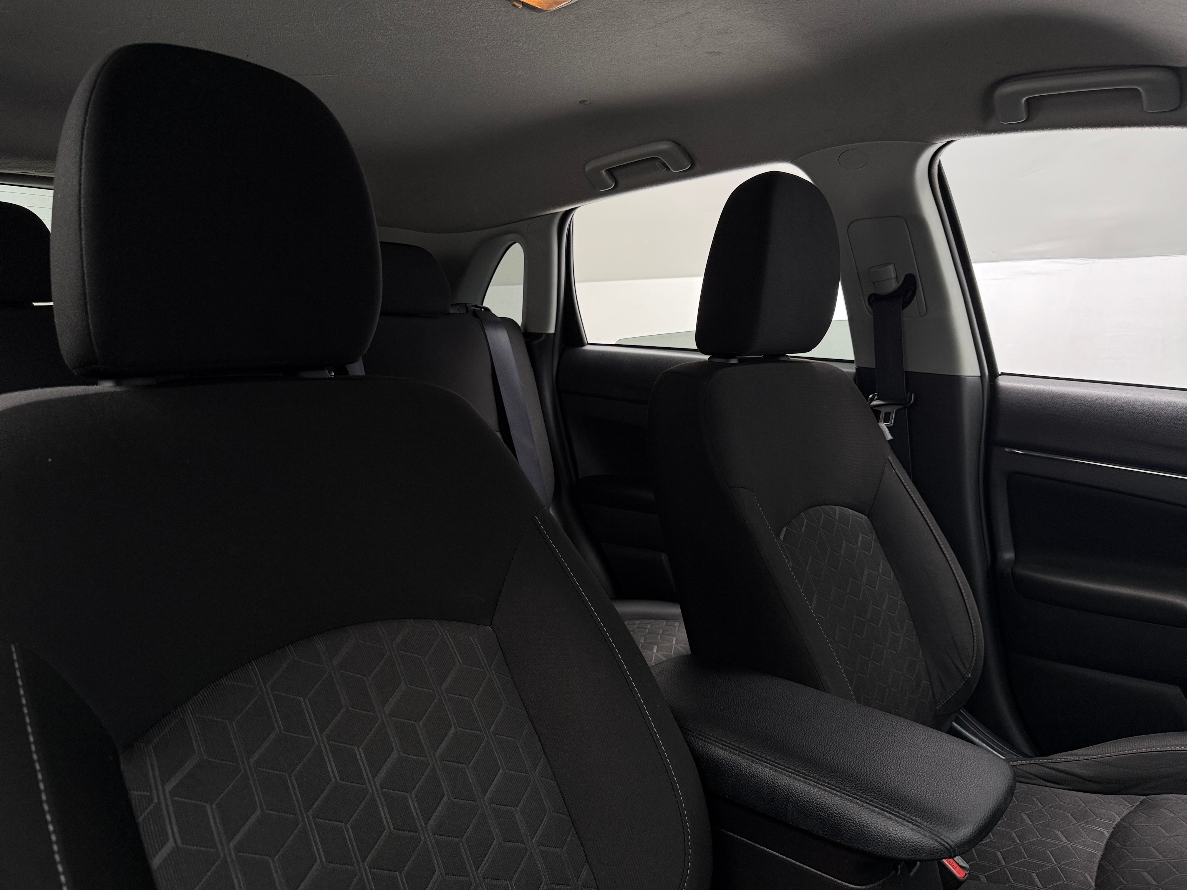 2020 Mitsubishi Outlander Sport SE 2
