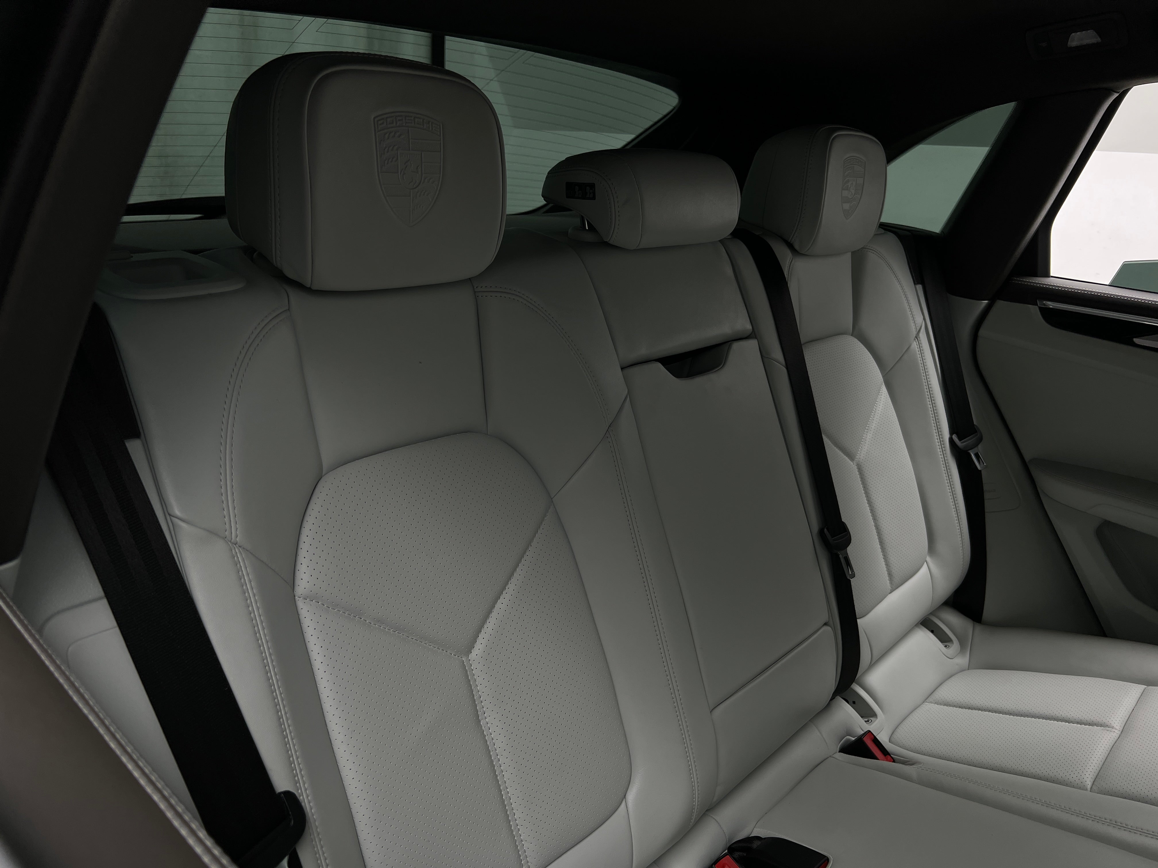 2021 Porsche Macan S 6