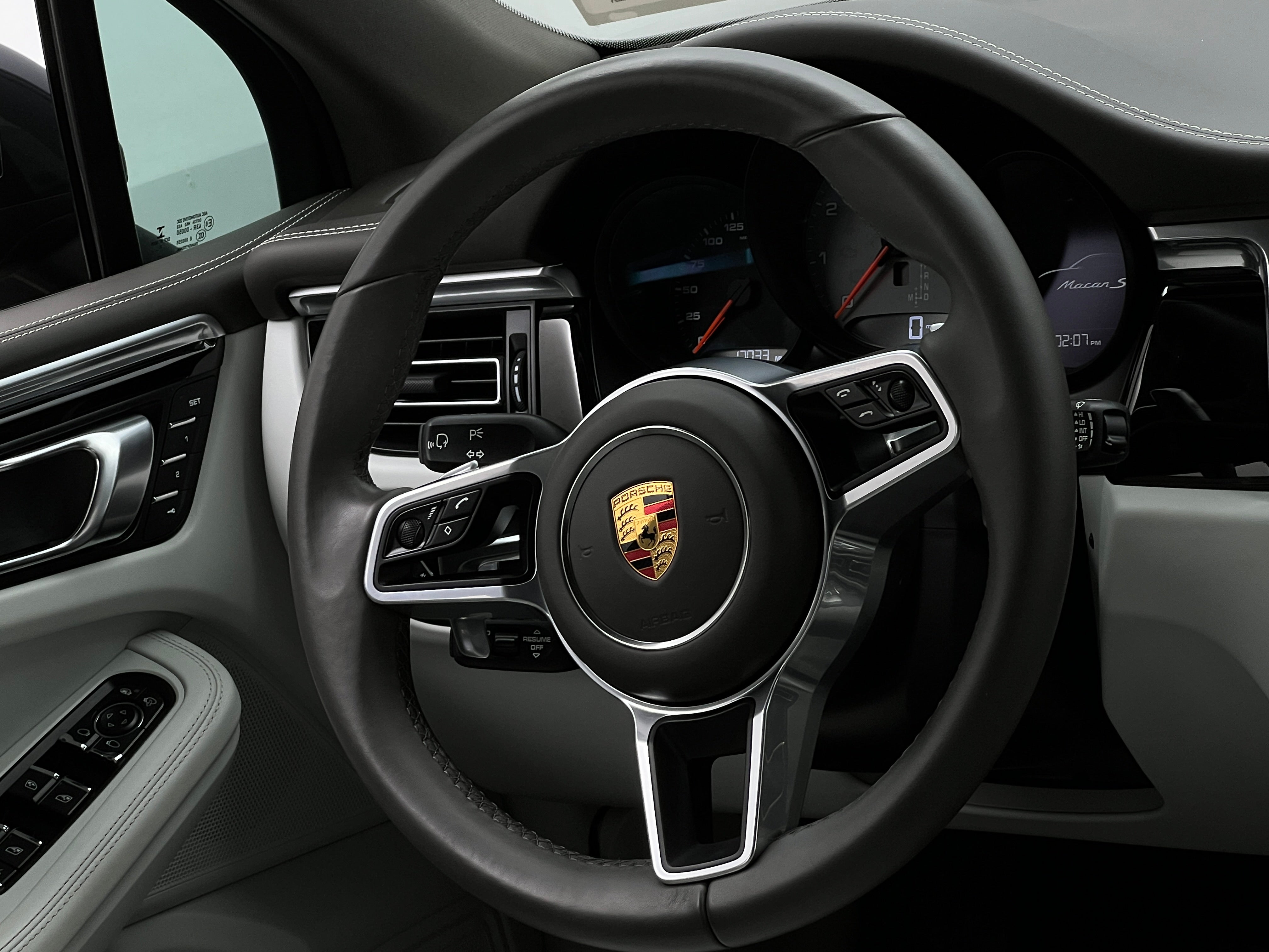 2021 Porsche Macan S 5