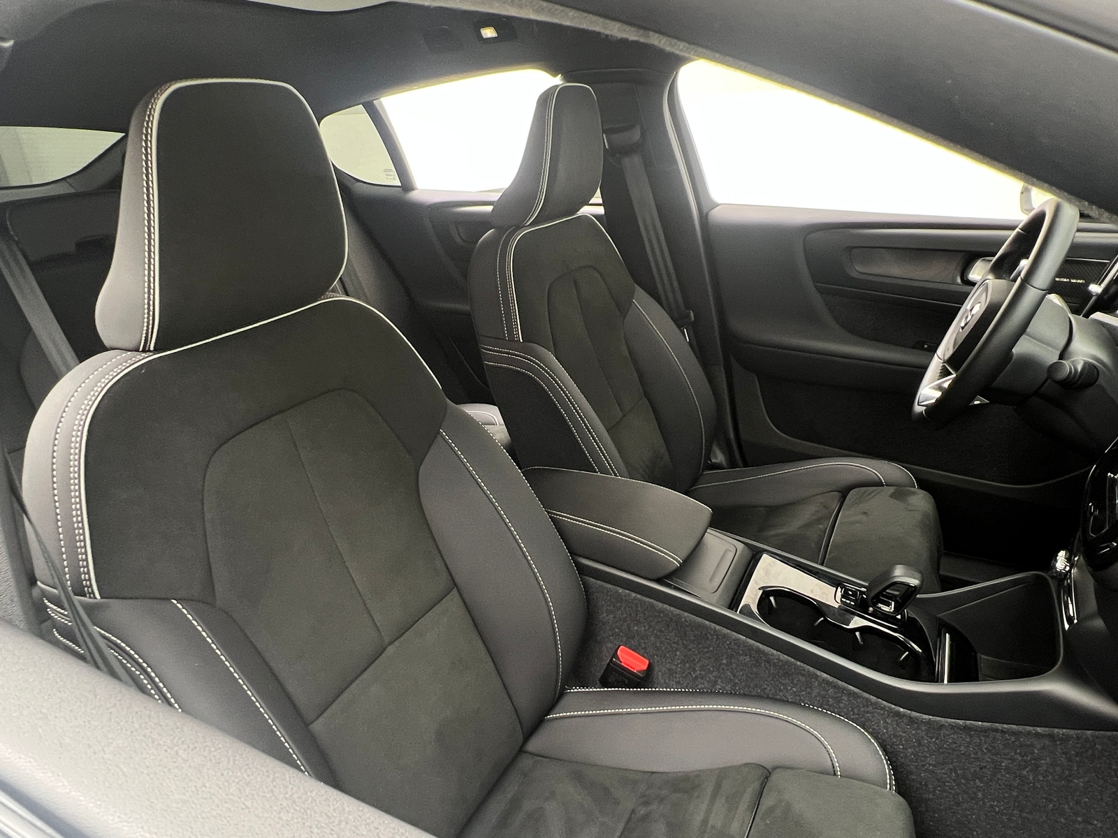 Thumbnail: 2023 Volvo C40 - 2