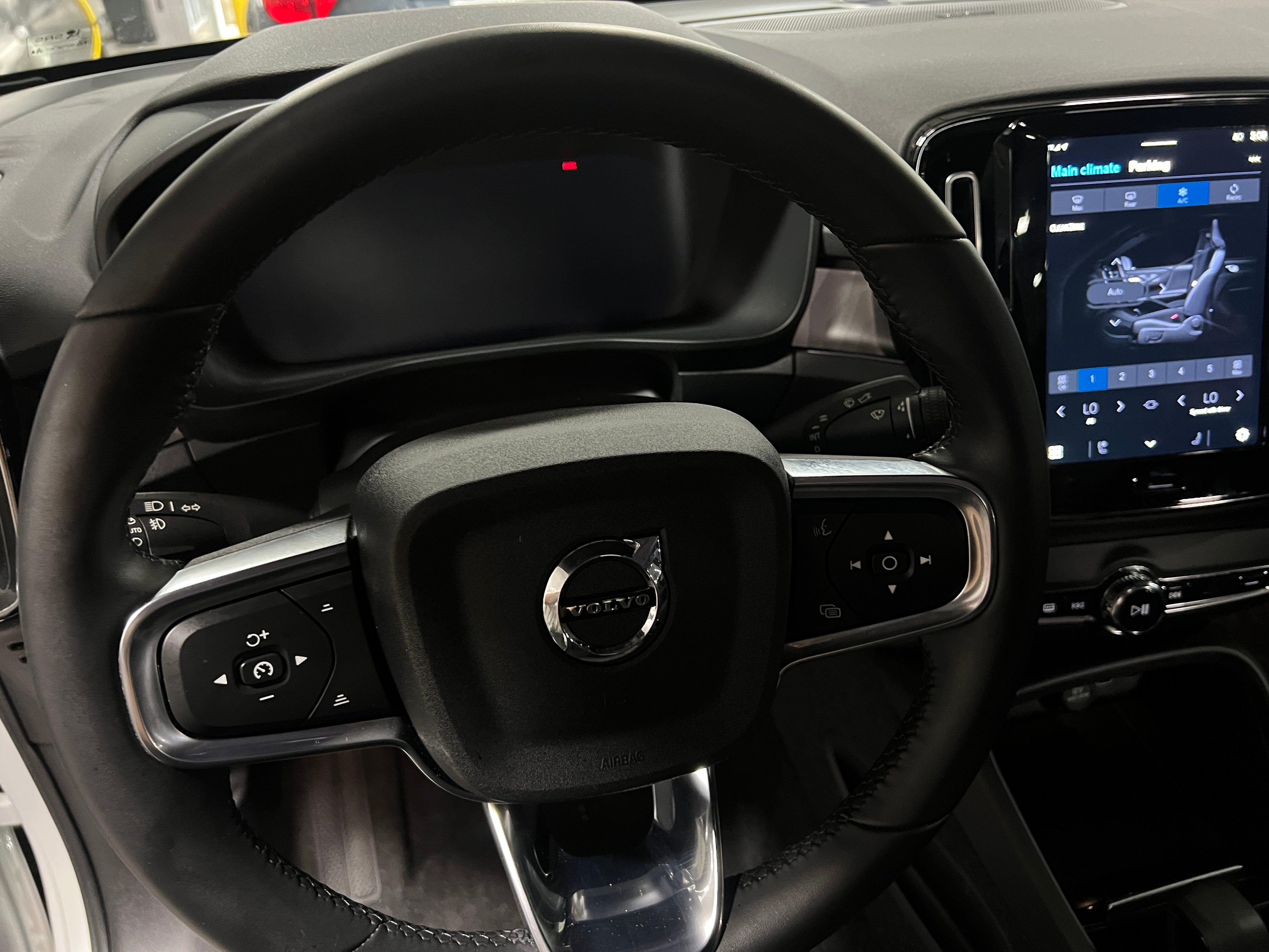 2023 Volvo C40 Ultimate 5