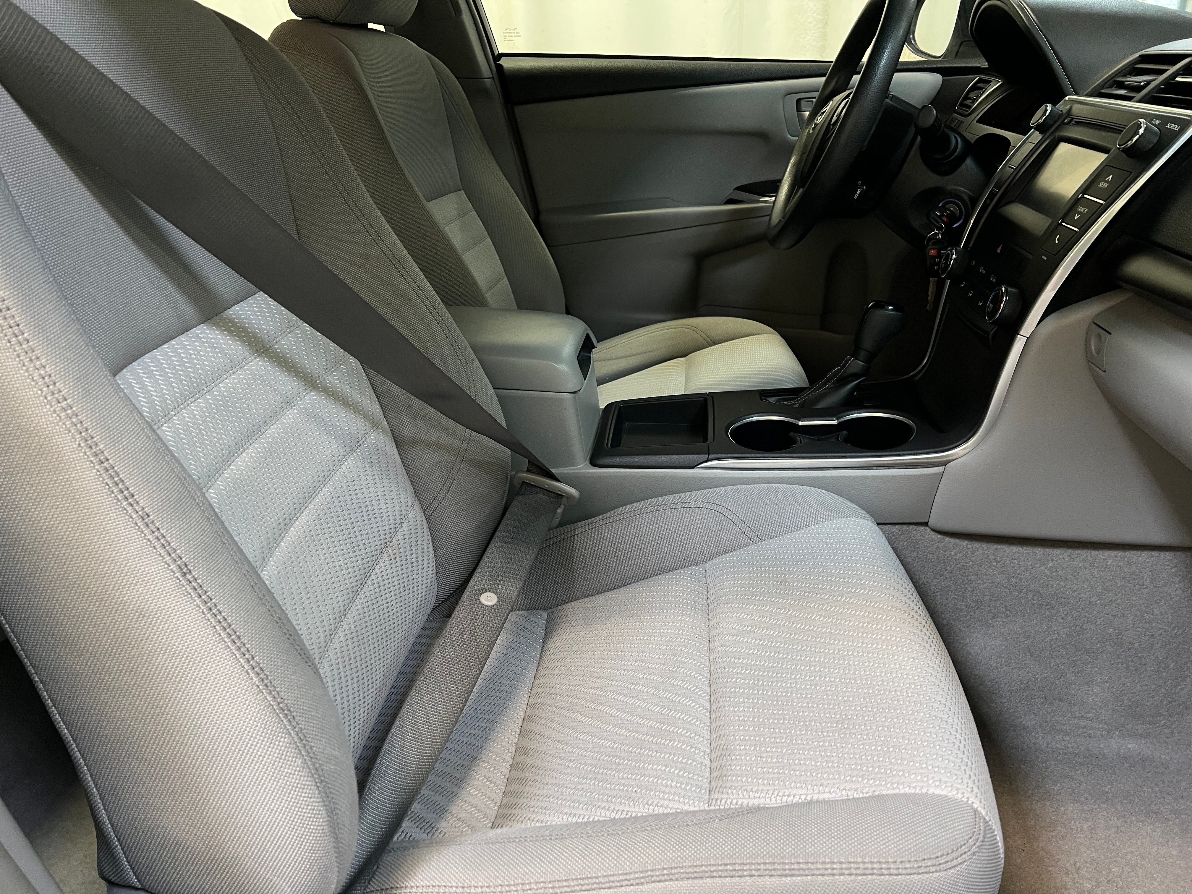 2015 Toyota Camry LE 2