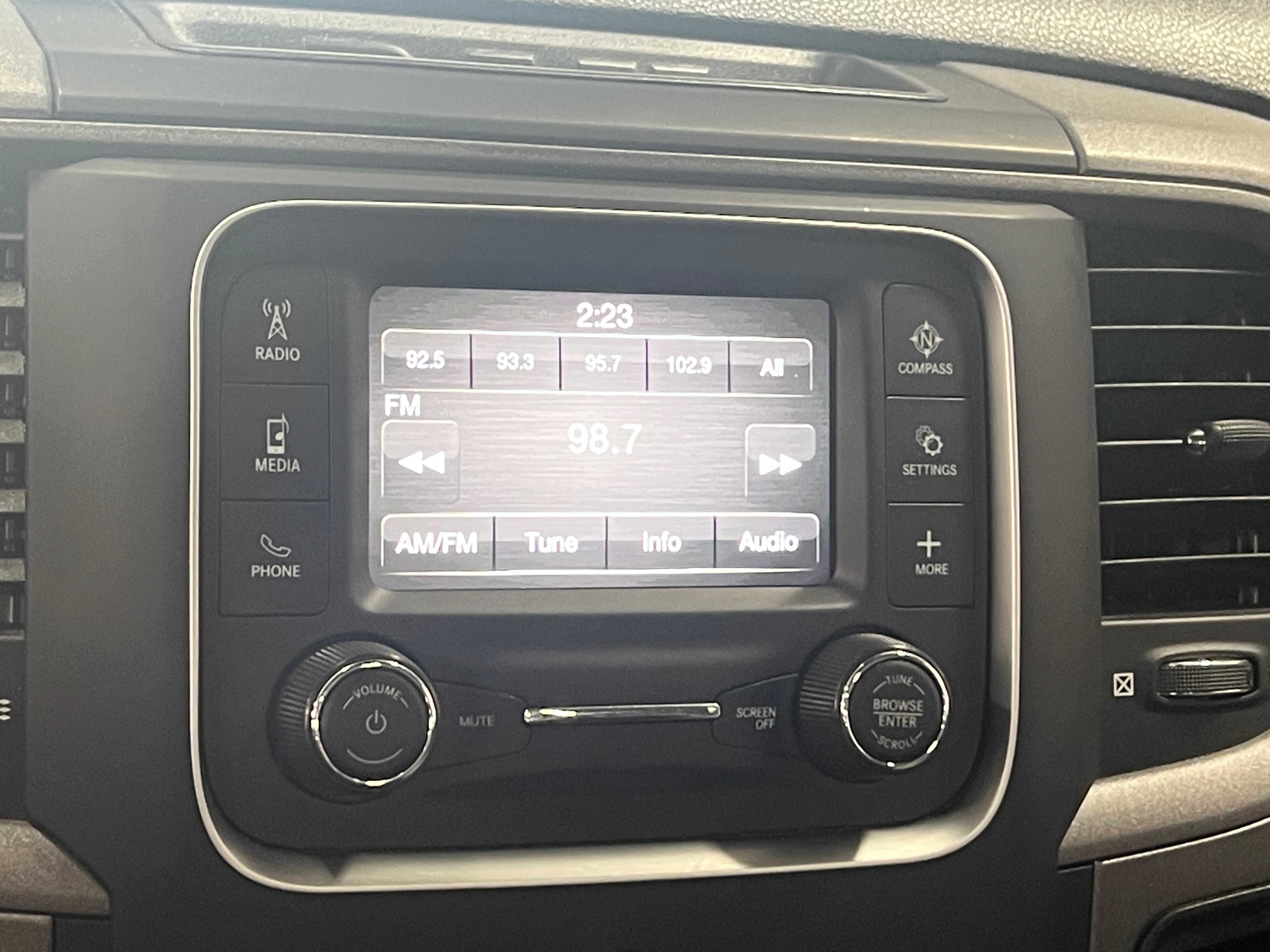 2022 RAM 1500 Classic Tradesman 3