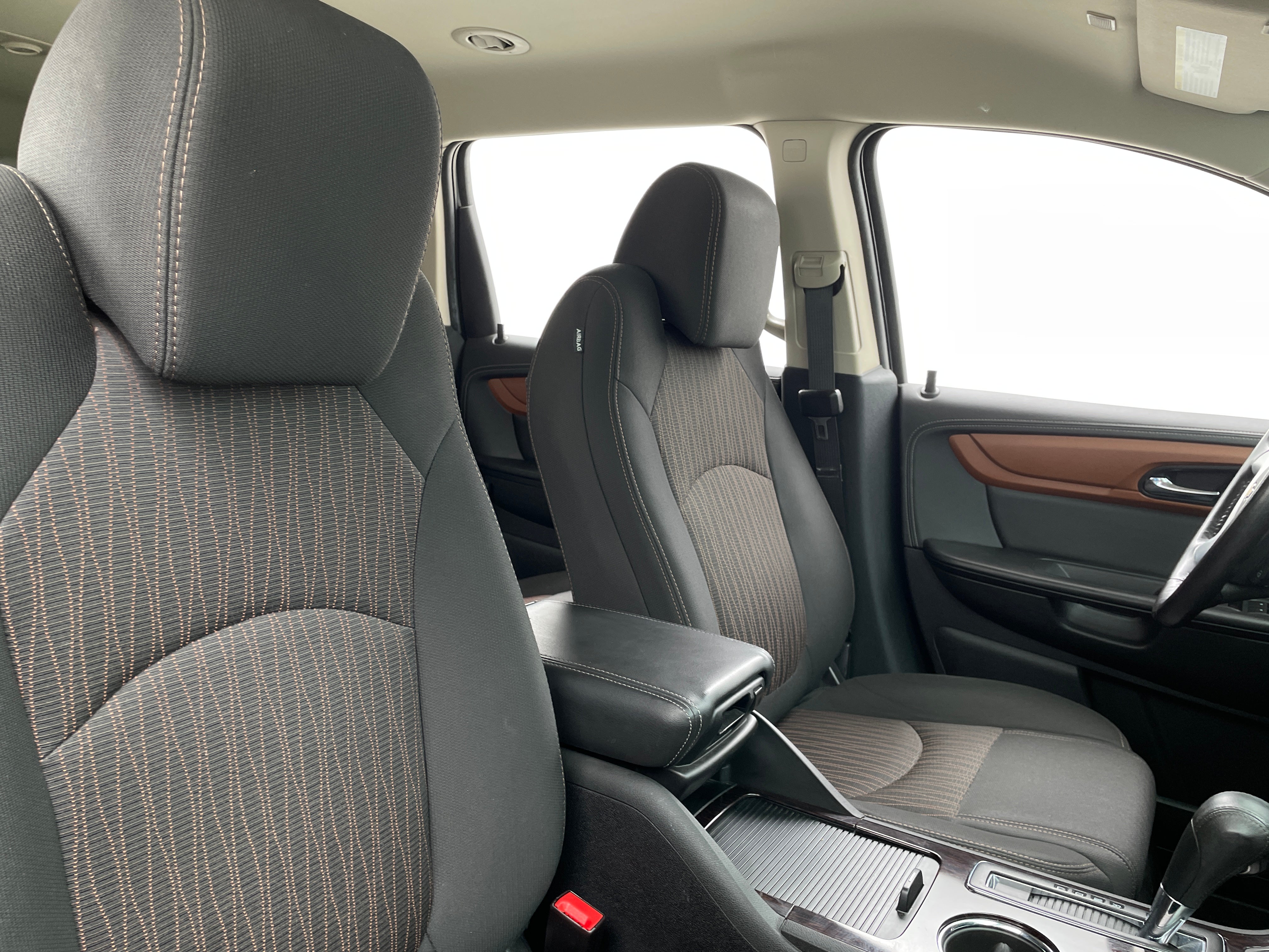 2017 Chevrolet Traverse LT 2