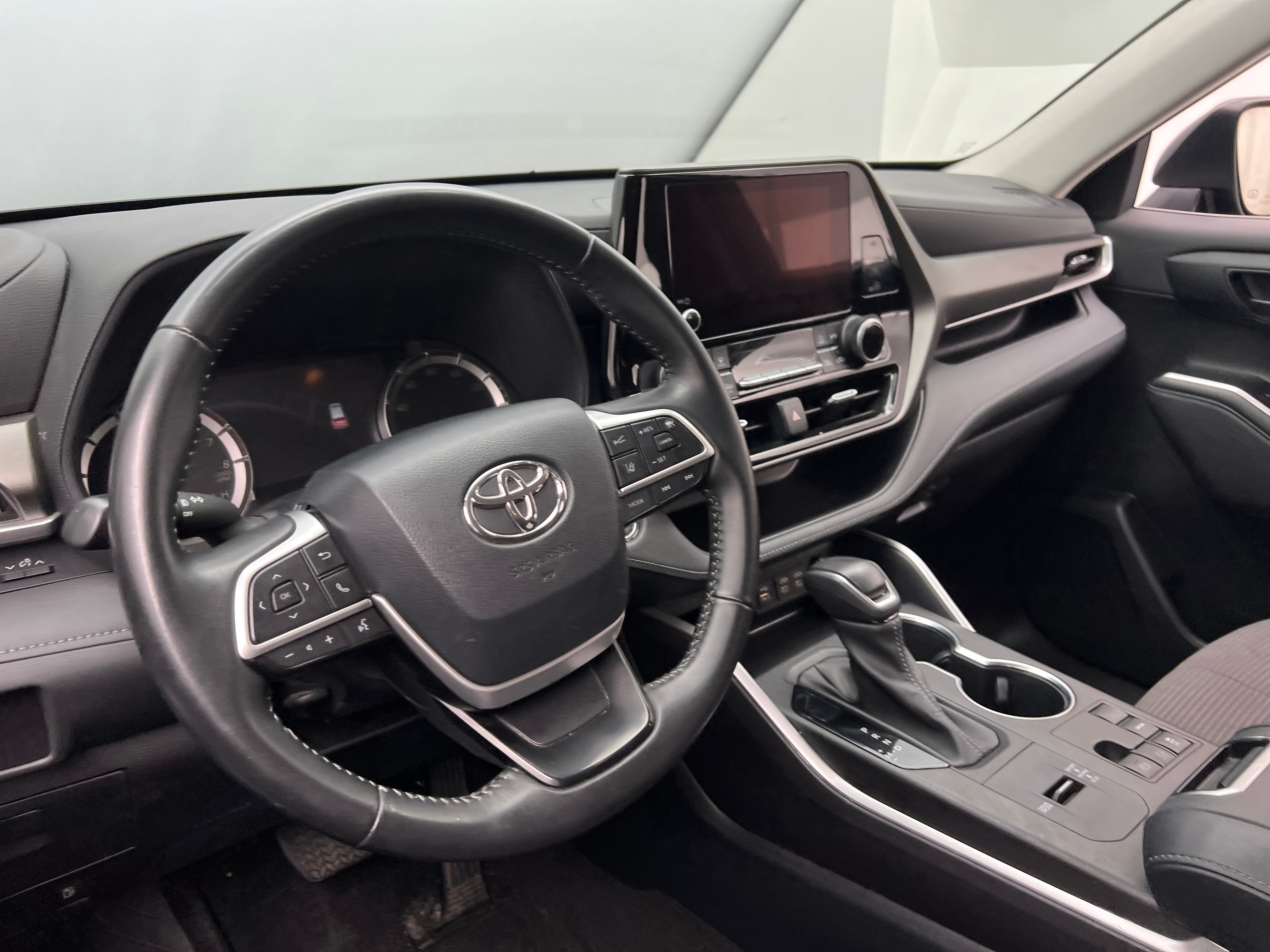 2023 Toyota Highlander LE 5
