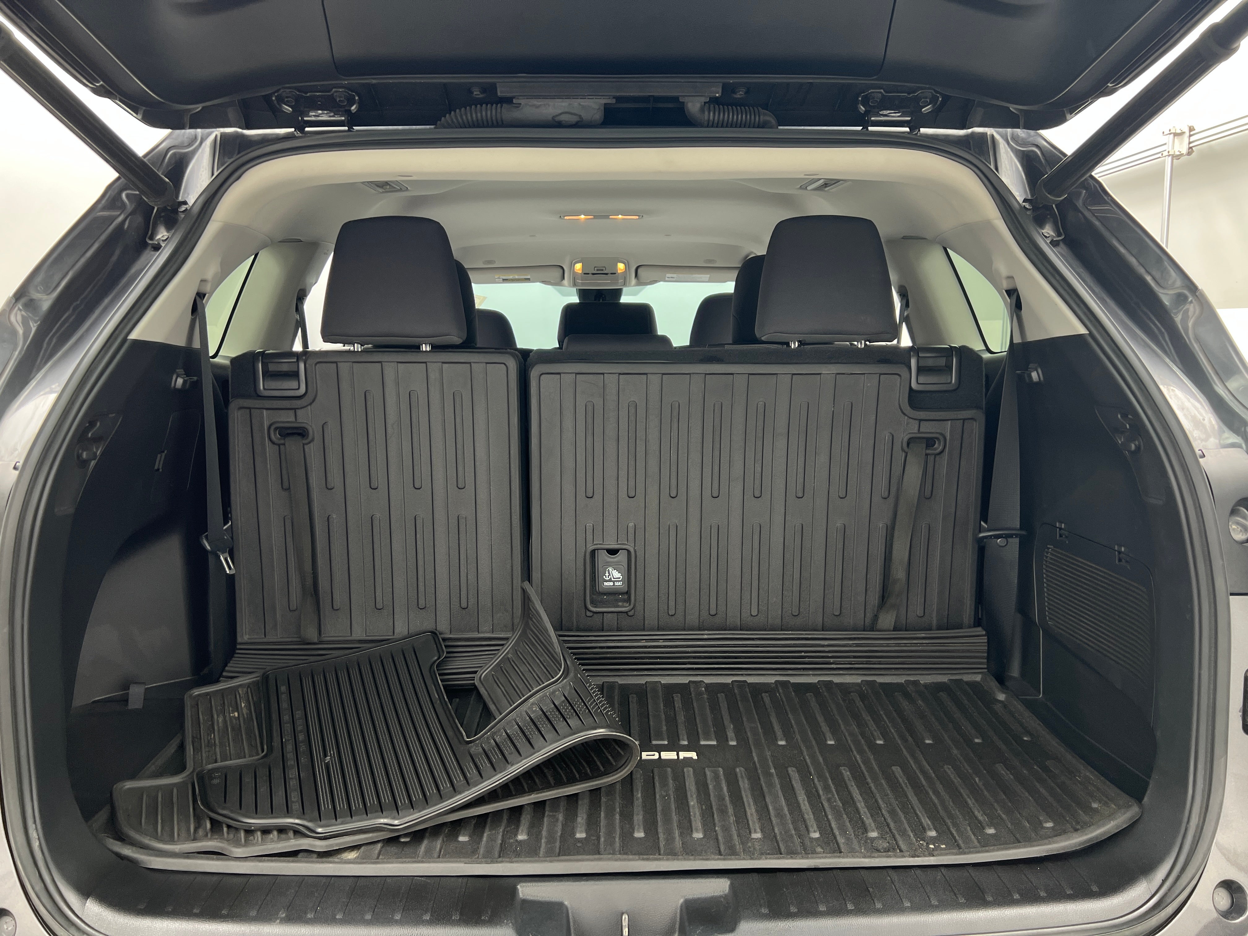 2023 Toyota Highlander LE 7