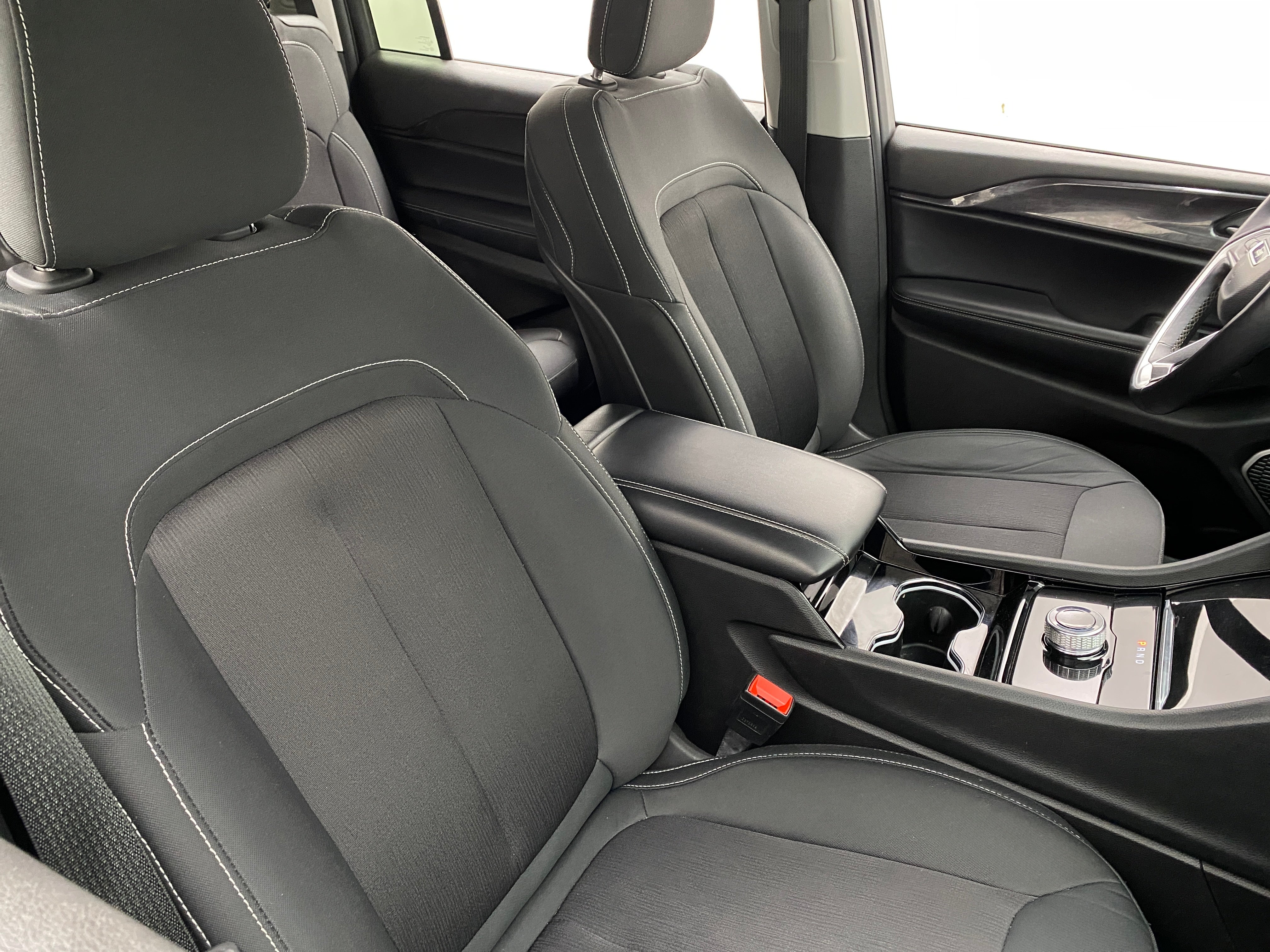 2022 Jeep Grand Cherokee L Laredo 2