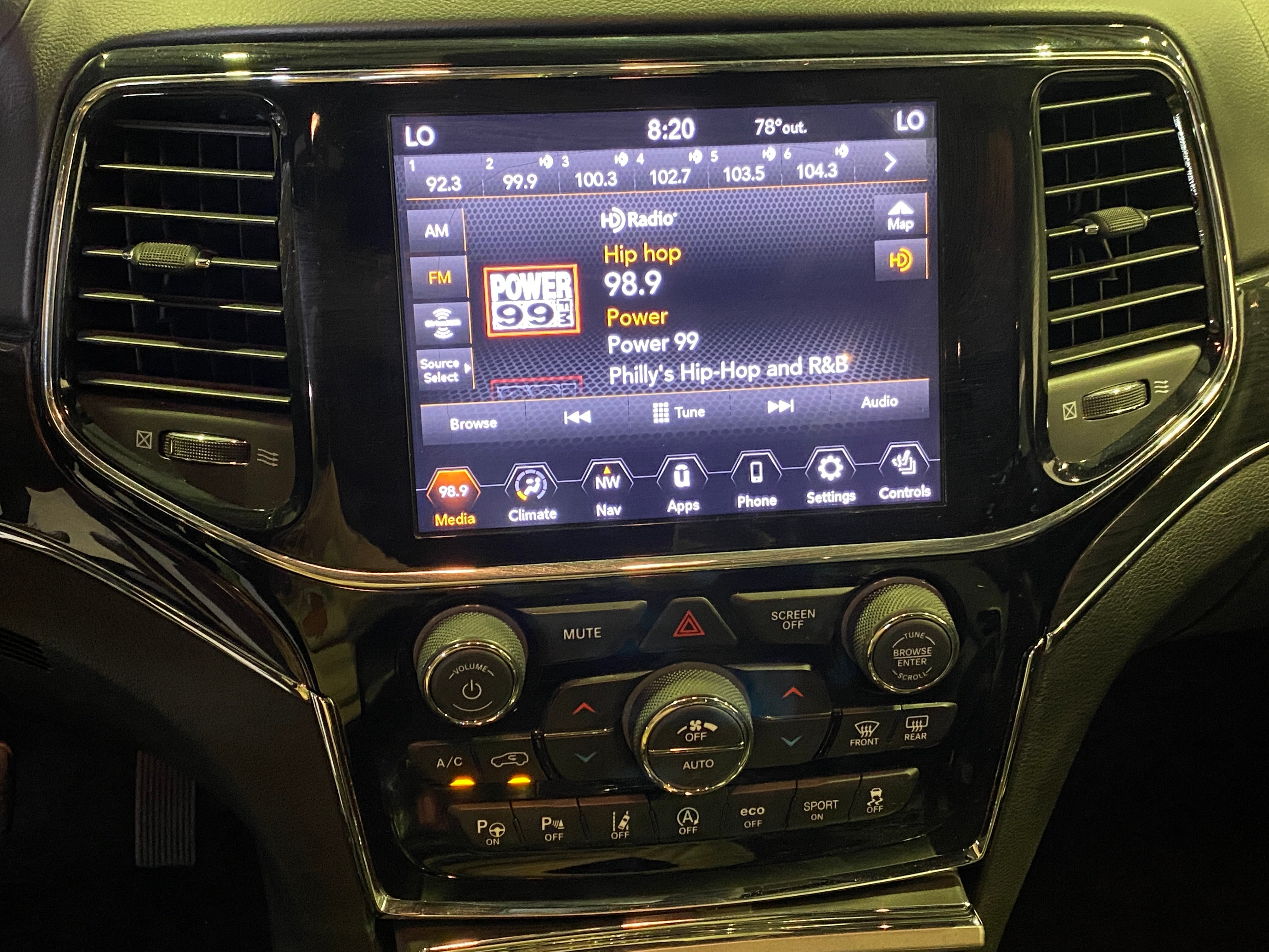 2019 Jeep Grand Cherokee Overland 3