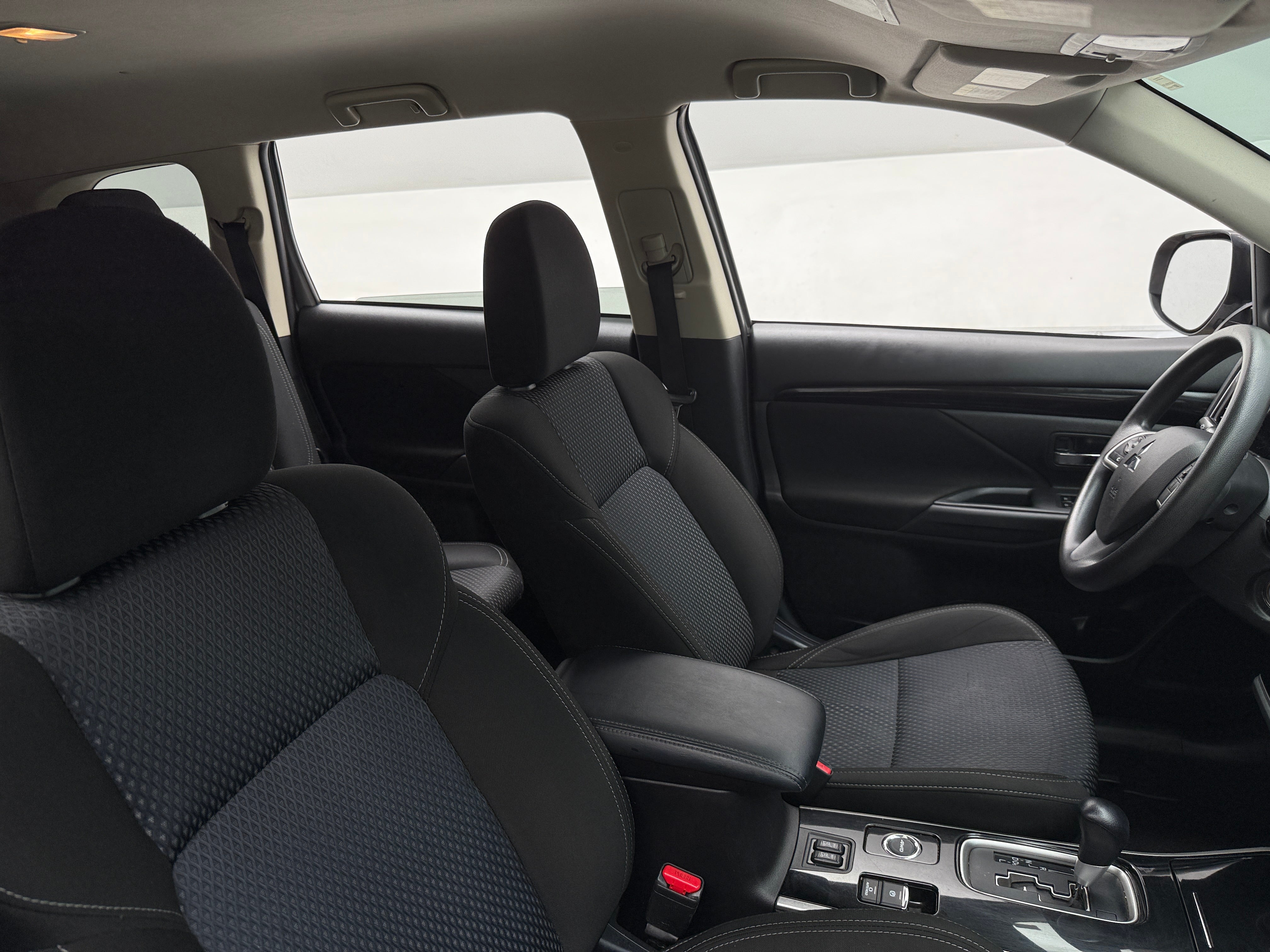 2019 Mitsubishi Outlander ES 2
