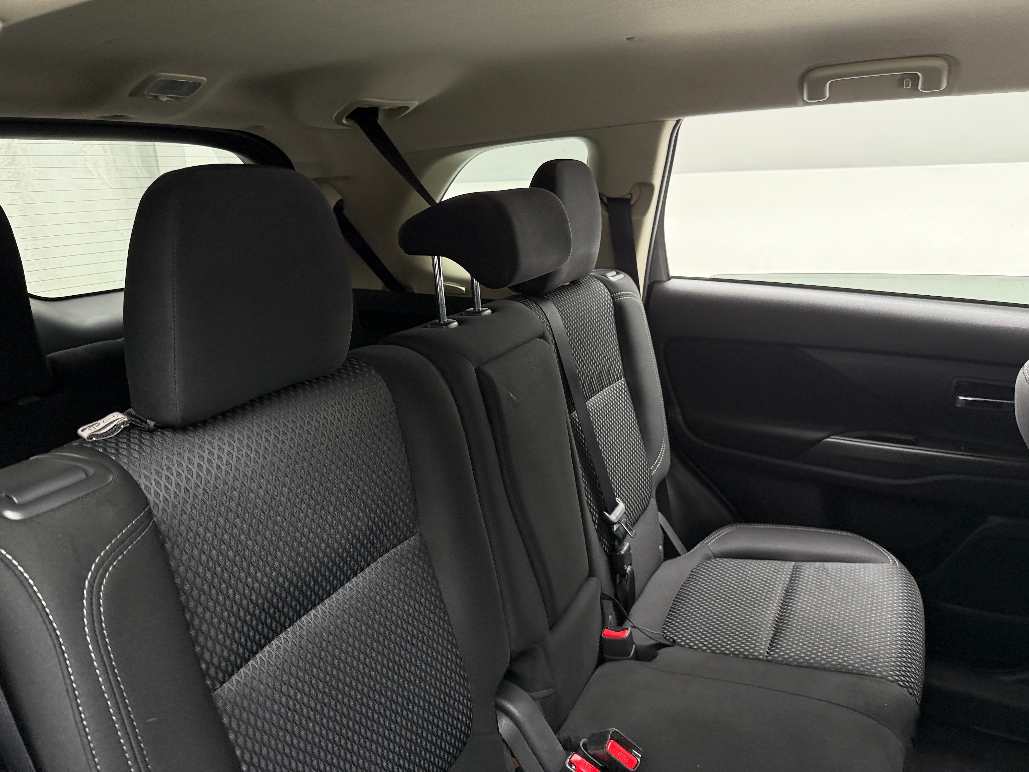 2019 Mitsubishi Outlander ES 6