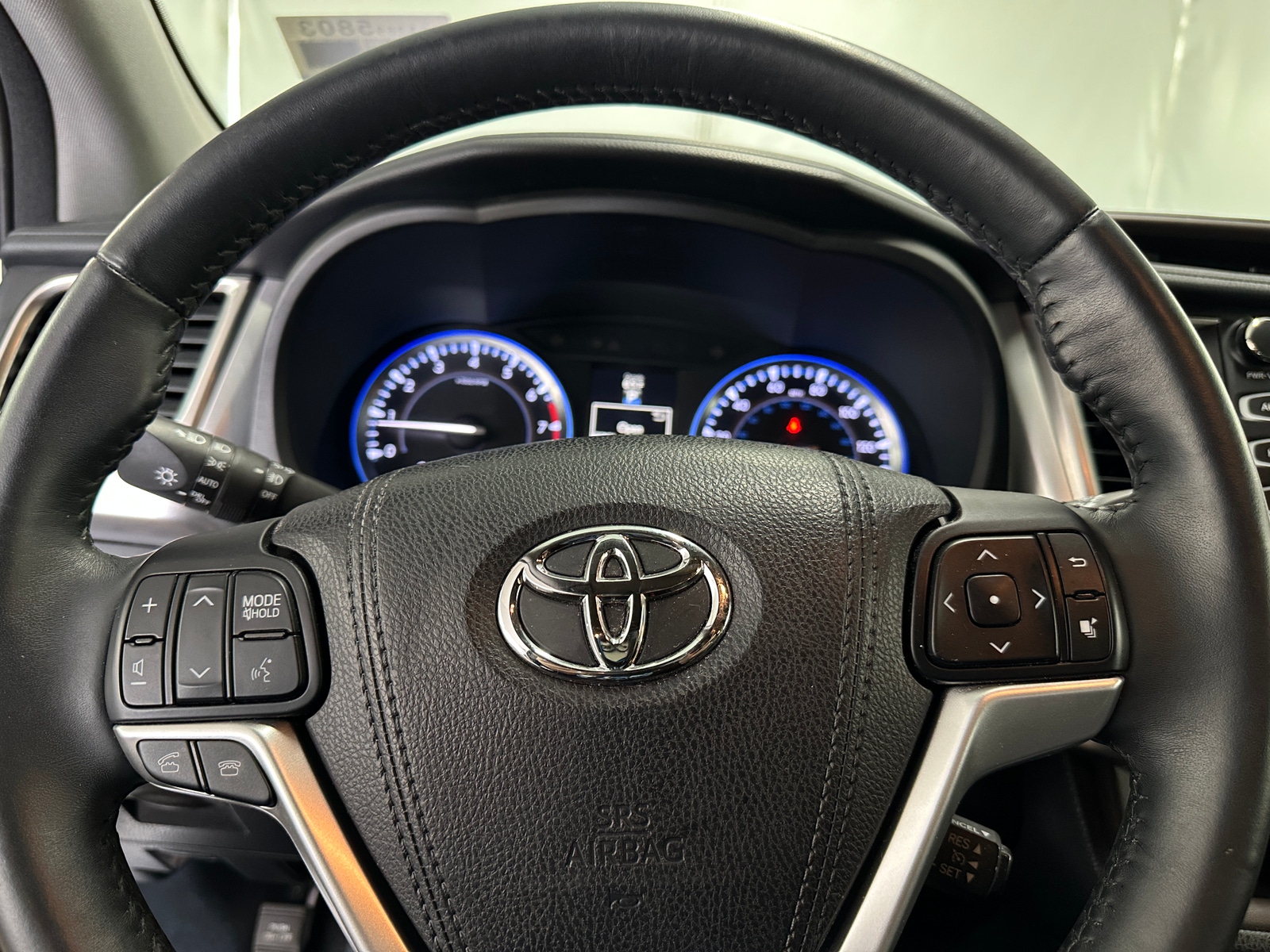 Thumbnail: 2016 Toyota Highlander - 4