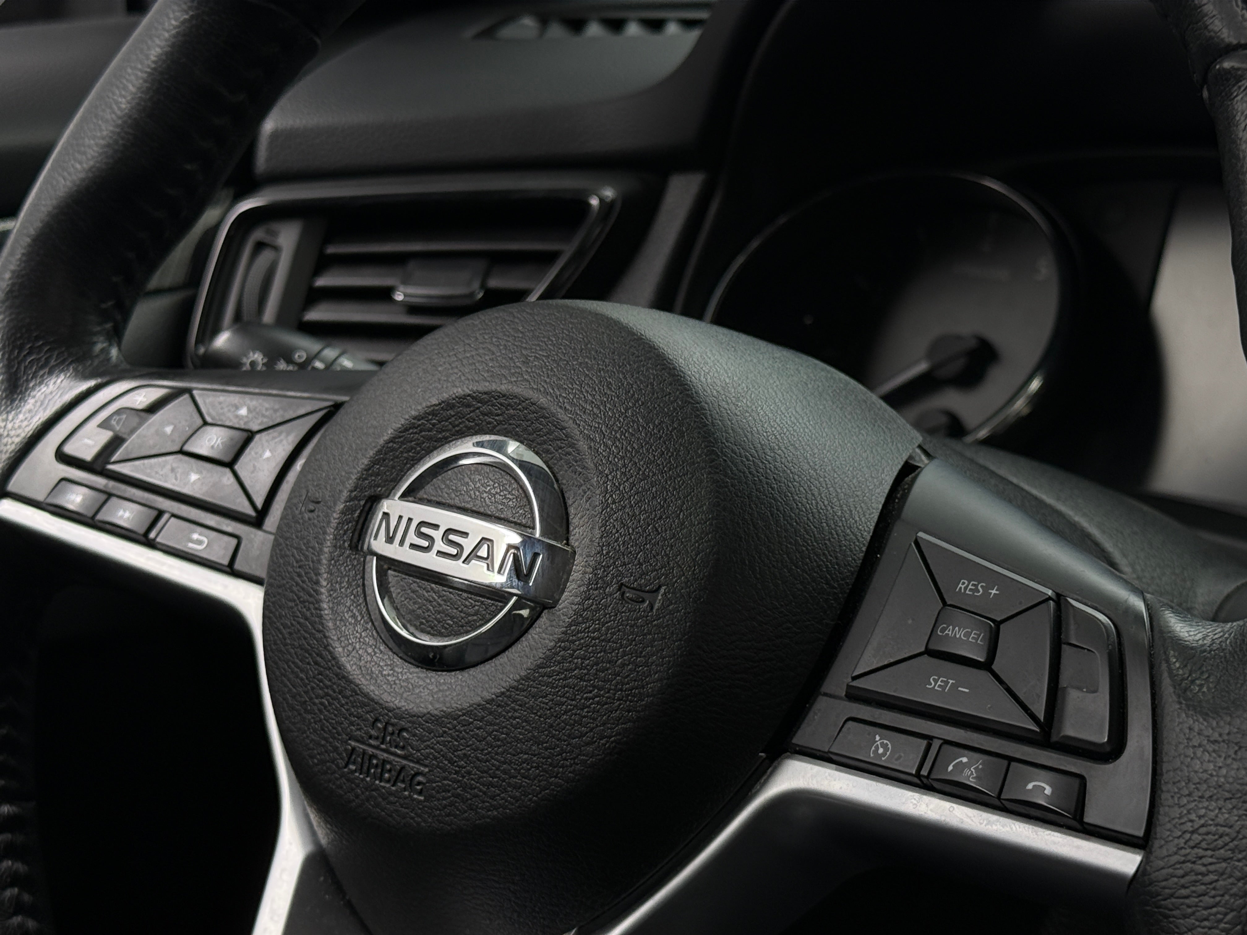 2017 Nissan Rogue SL 4