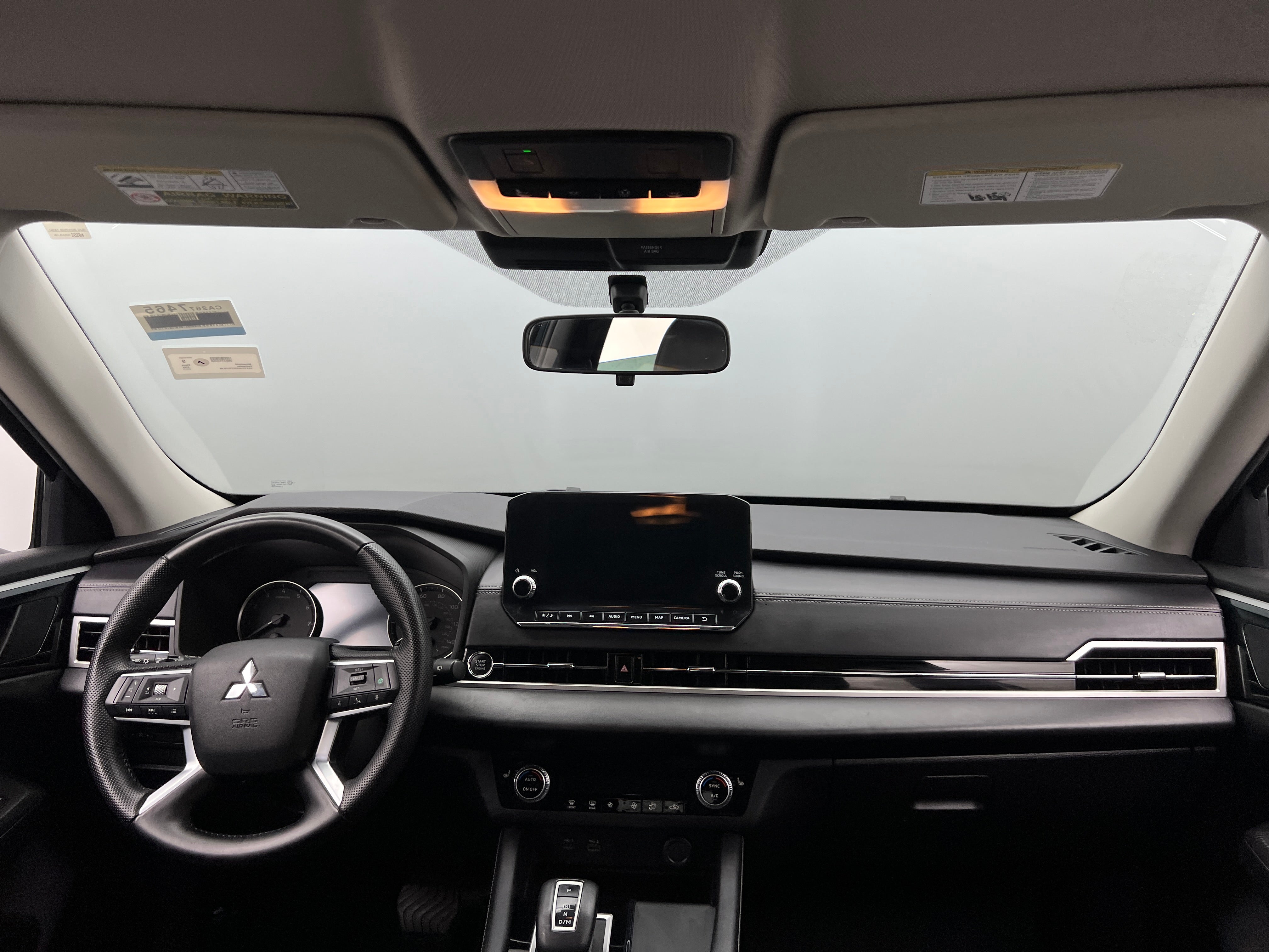 2023 Mitsubishi Outlander SE 2