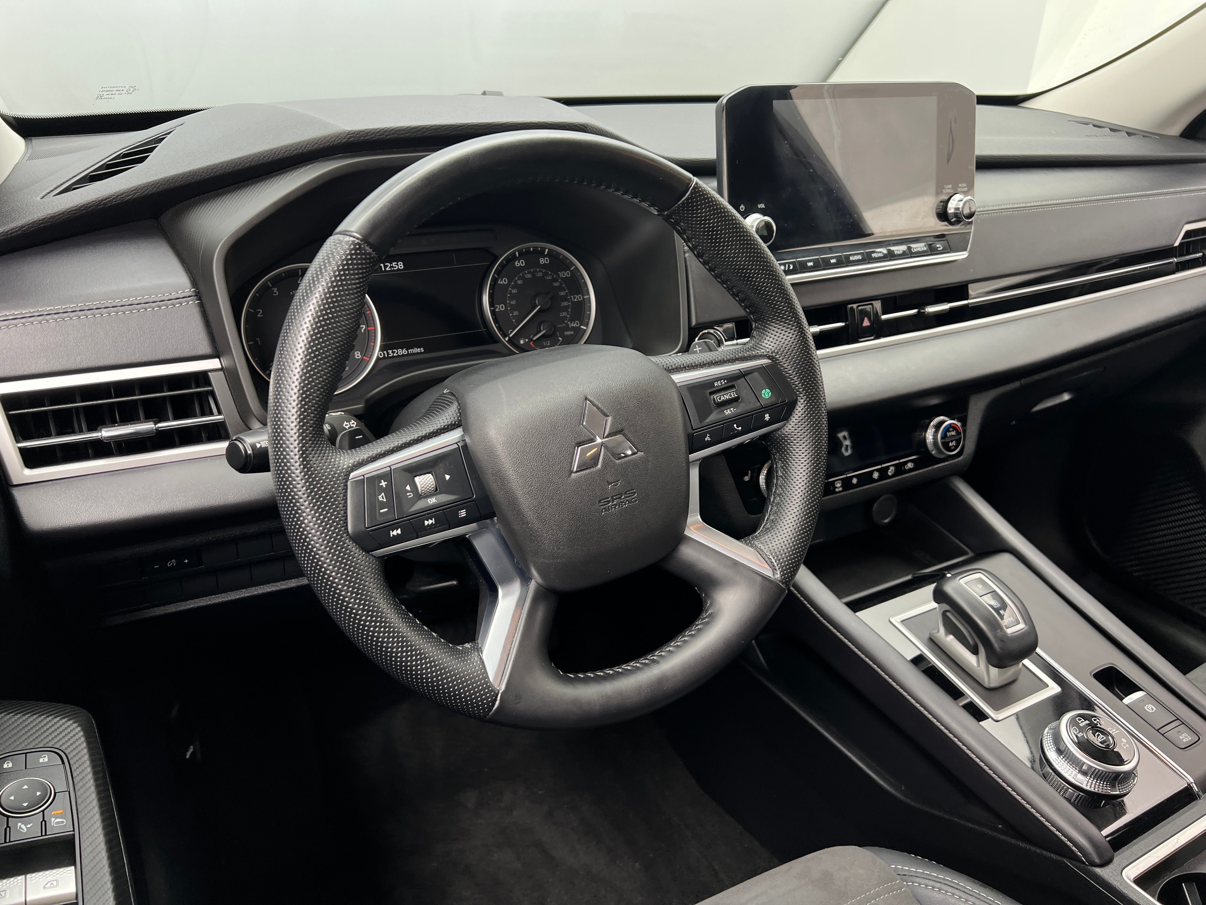 2023 Mitsubishi Outlander SE 4