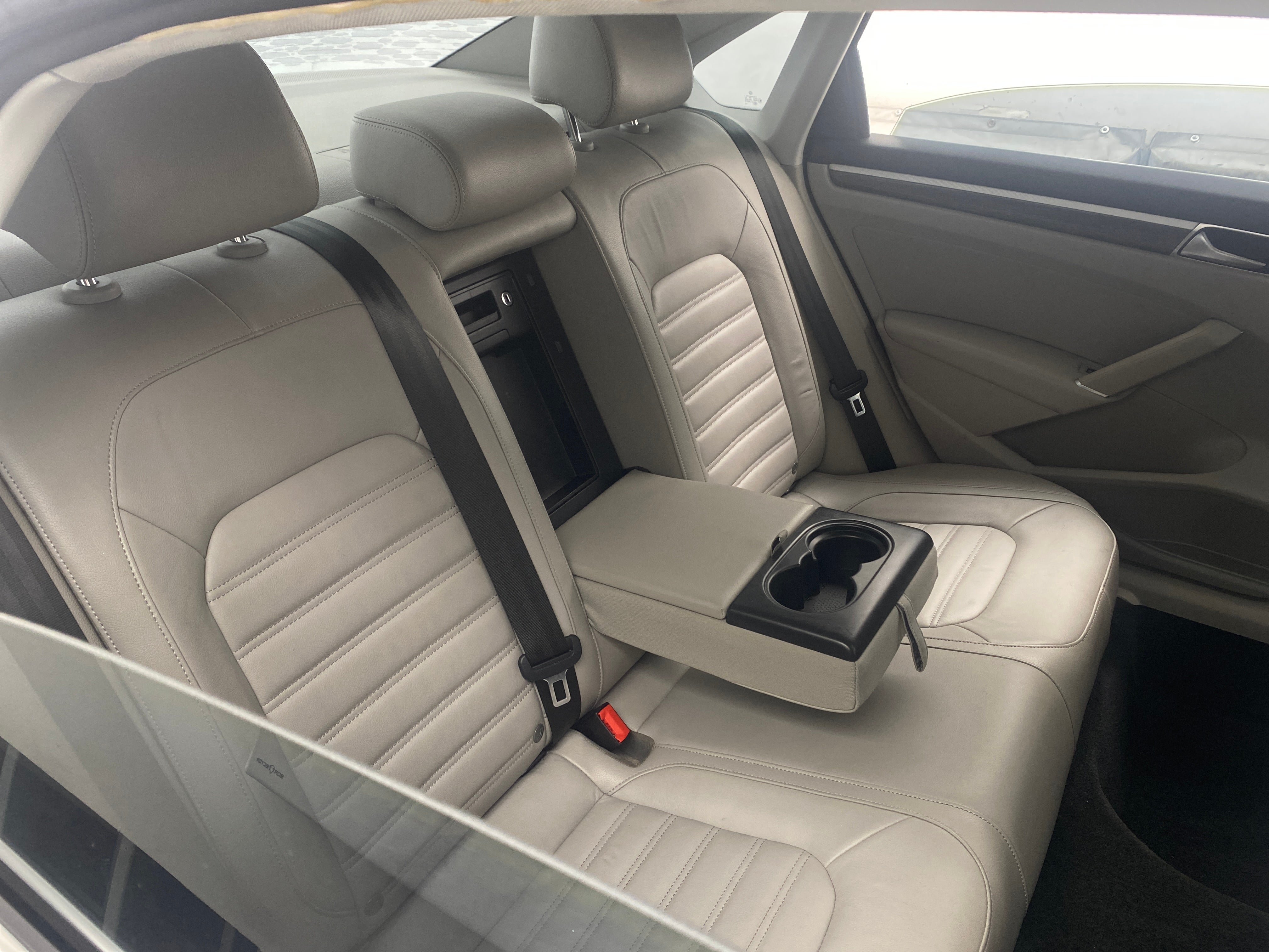 2016 Volkswagen Passat SEL 5
