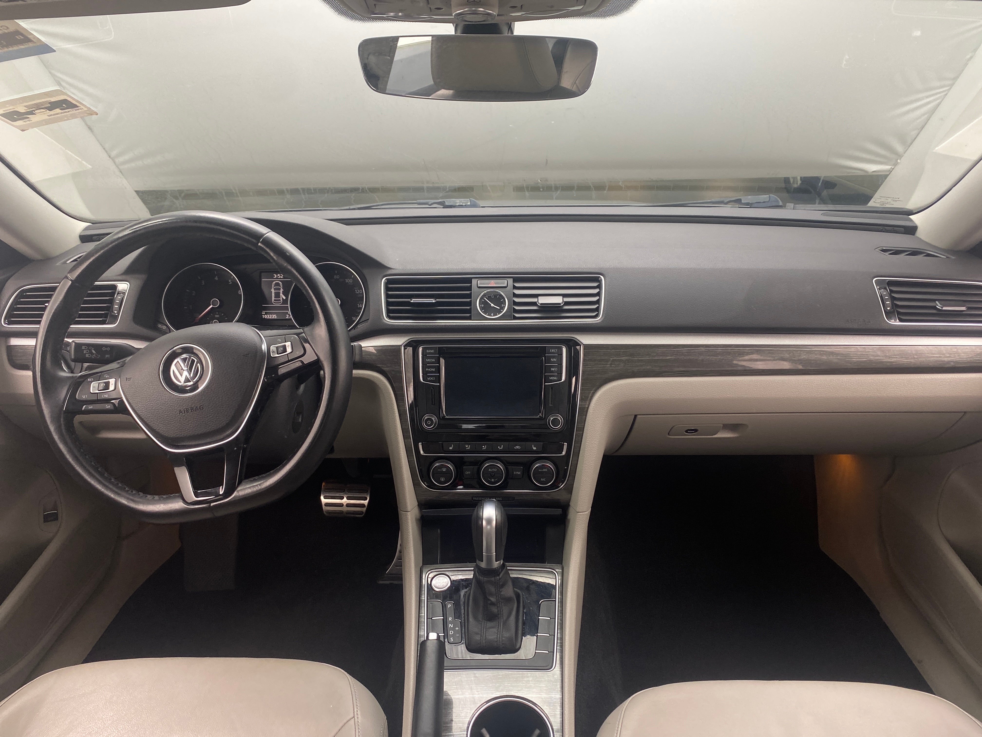 2016 Volkswagen Passat SEL 2