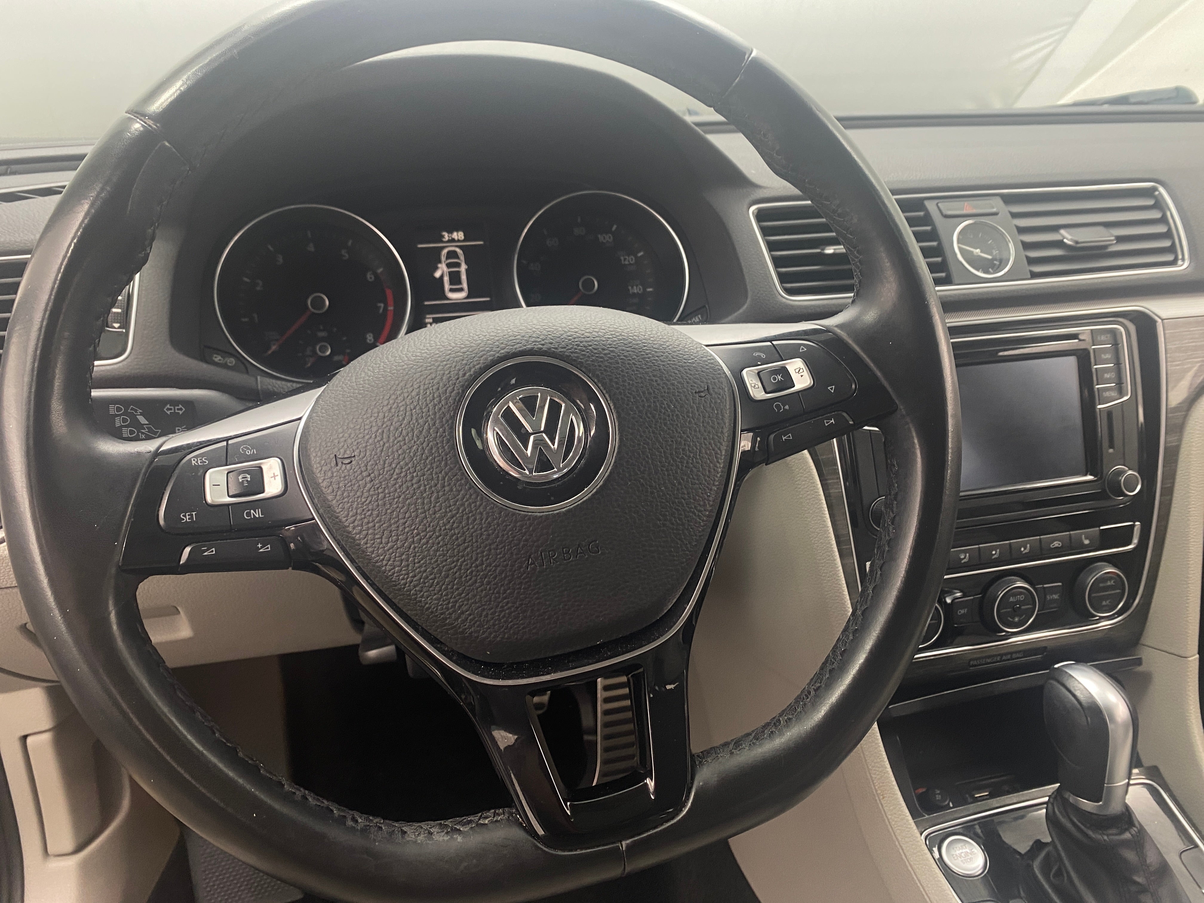 2016 Volkswagen Passat SEL 4