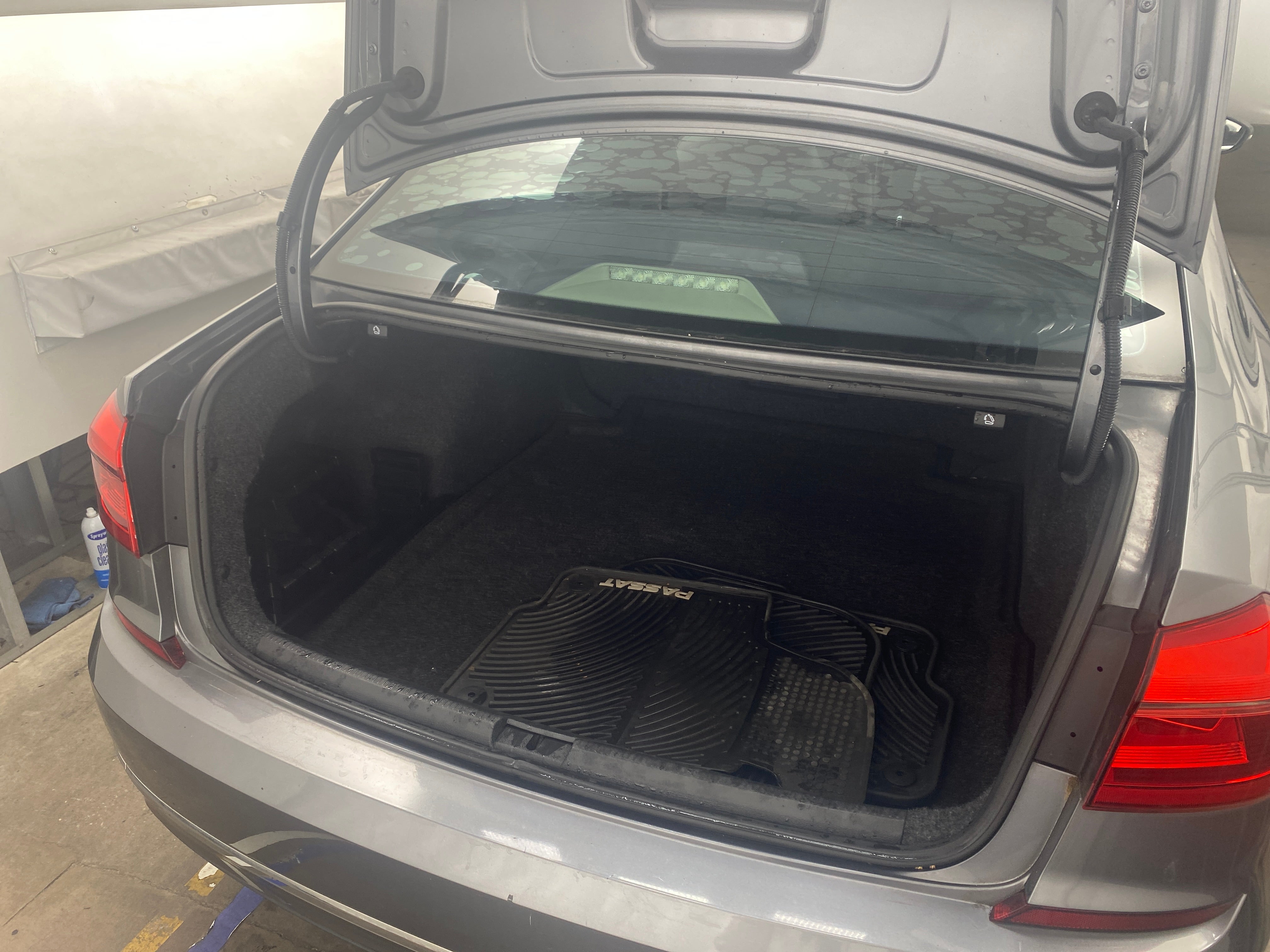2016 Volkswagen Passat SEL 6