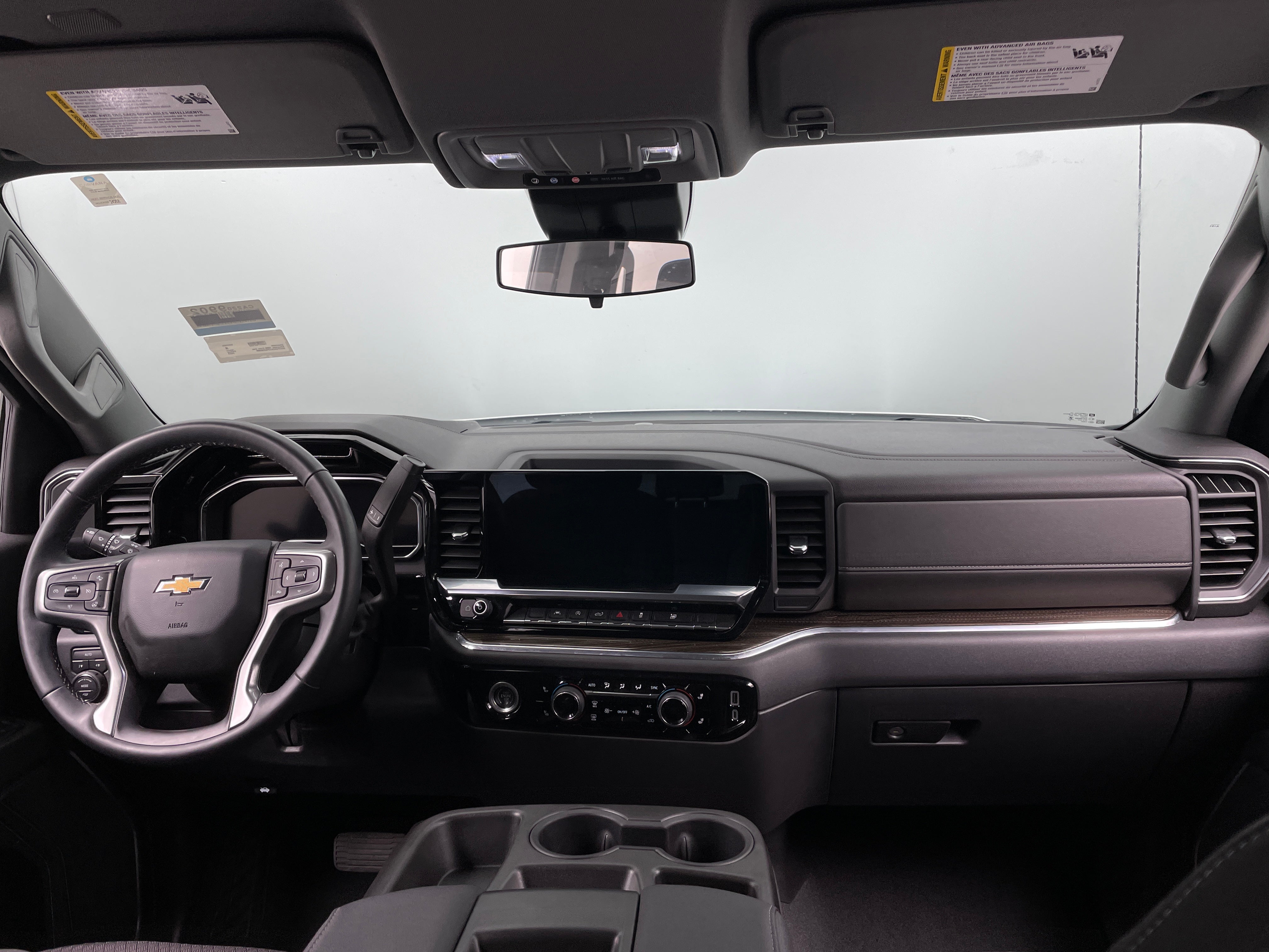 2023 Chevrolet Silverado 1500 LT 3