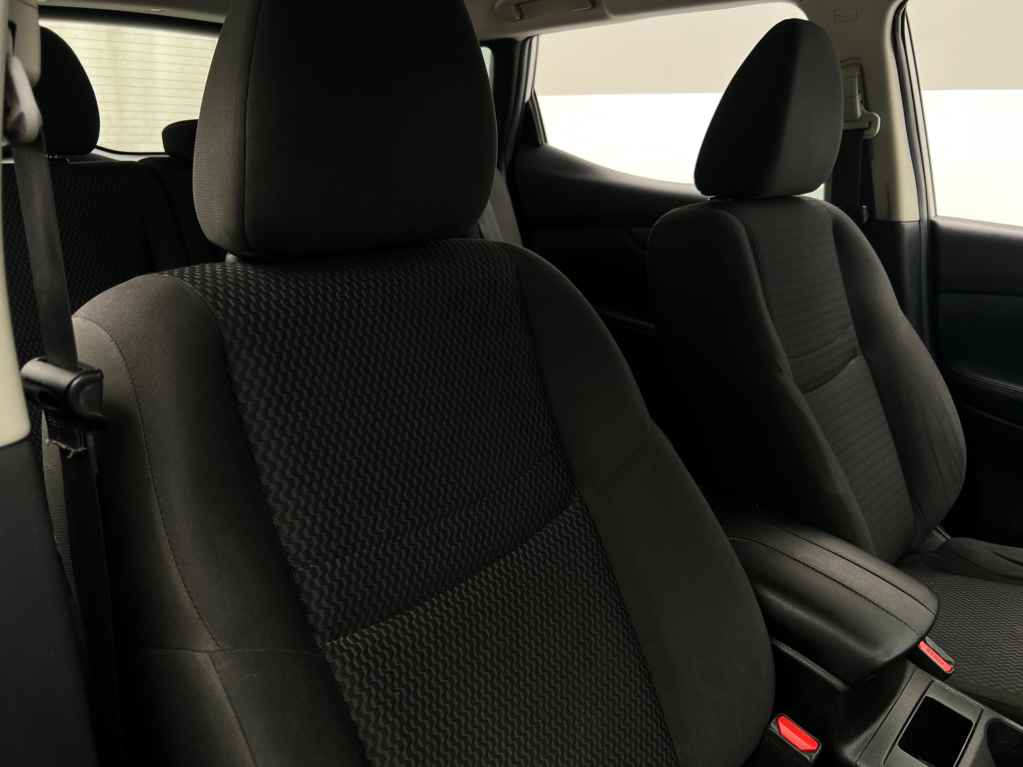 2017 Nissan Rogue Sport S 2