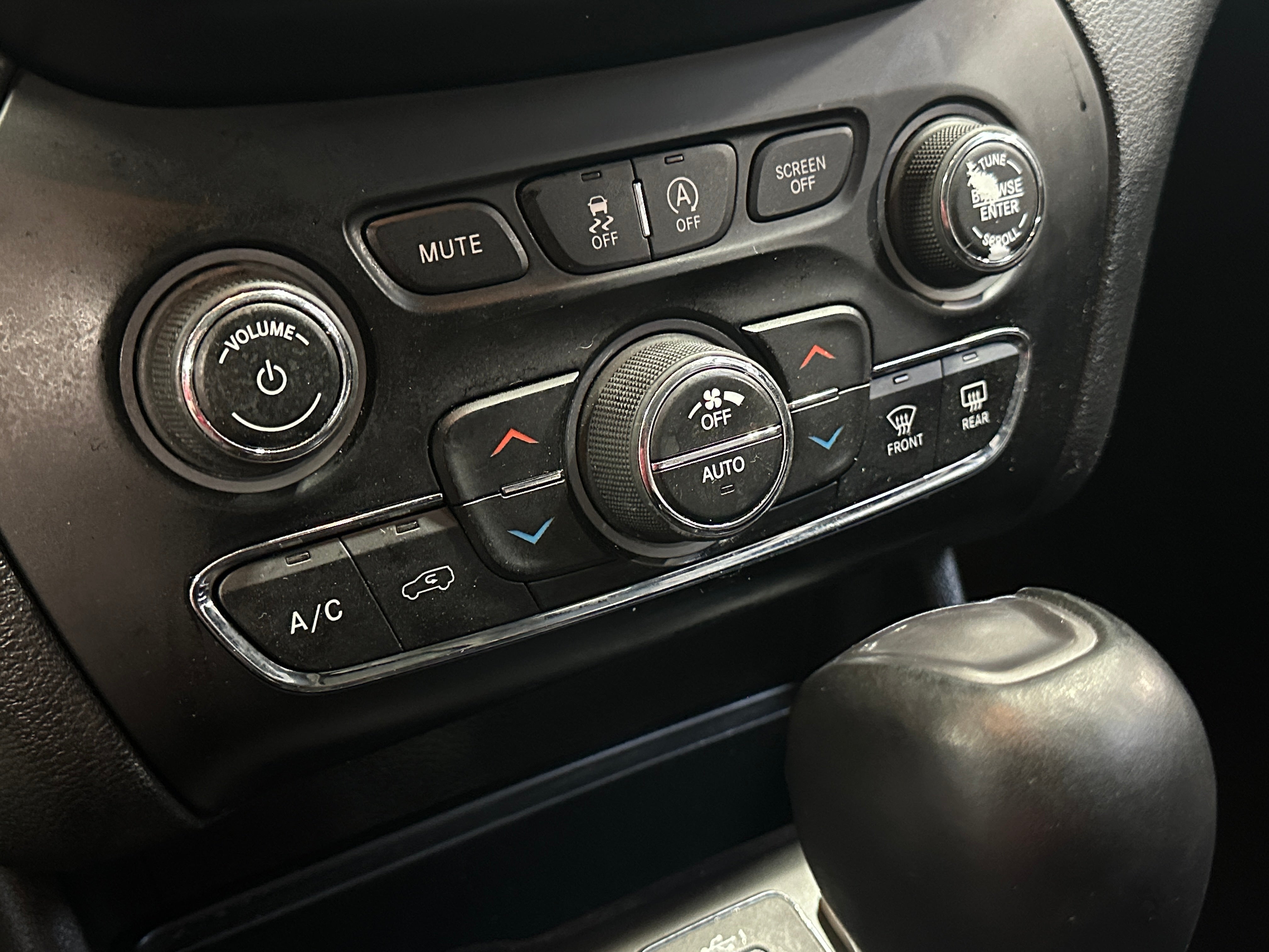 2019 Jeep Cherokee Limited Edition 3